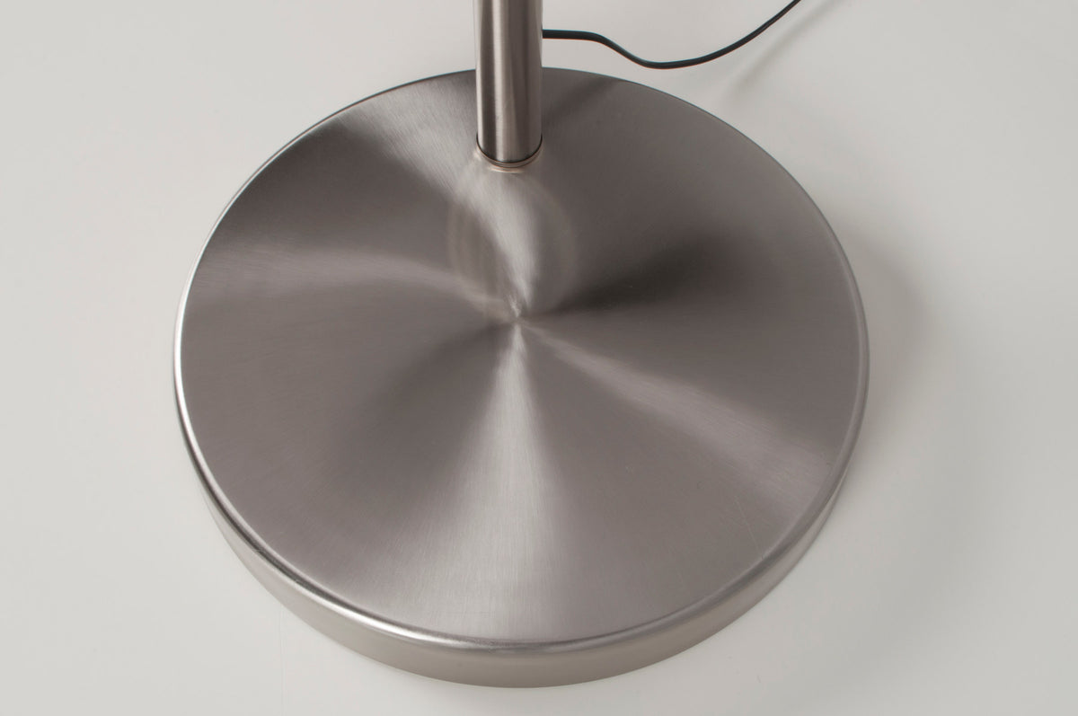 Stehleuchte Bow in Silber präsentiert im Onlineshop von KAQTU Design AG. Stehleuchte ist von White Label Living