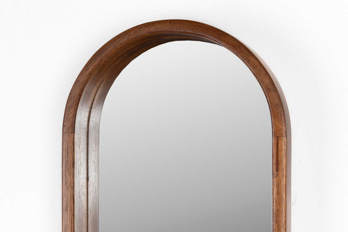 Nyko Spiegel Oval in beige präsentiert im Onlineshop von KAQTU Design AG. Wandspiegel ist von White Label Living