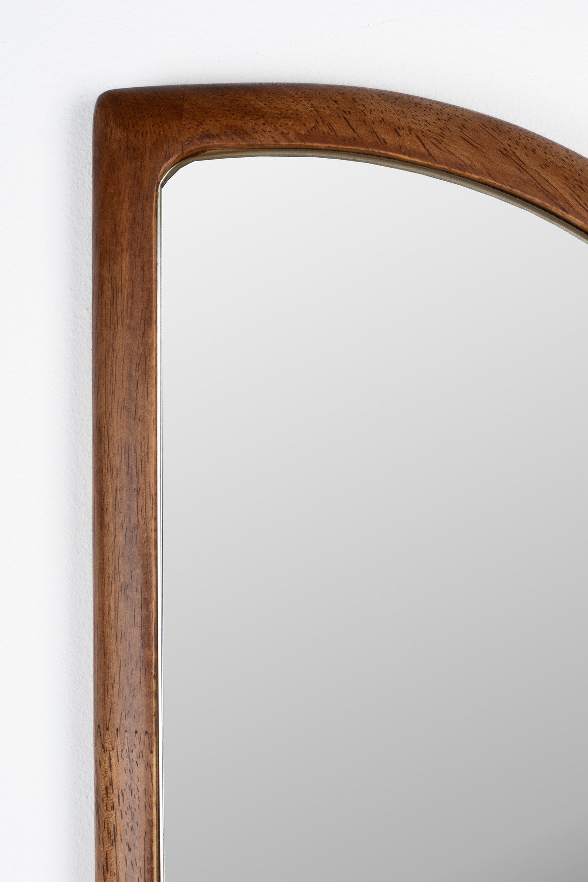 Nyko-Spiegel in beige präsentiert im Onlineshop von KAQTU Design AG. Wandspiegel ist von White Label Living