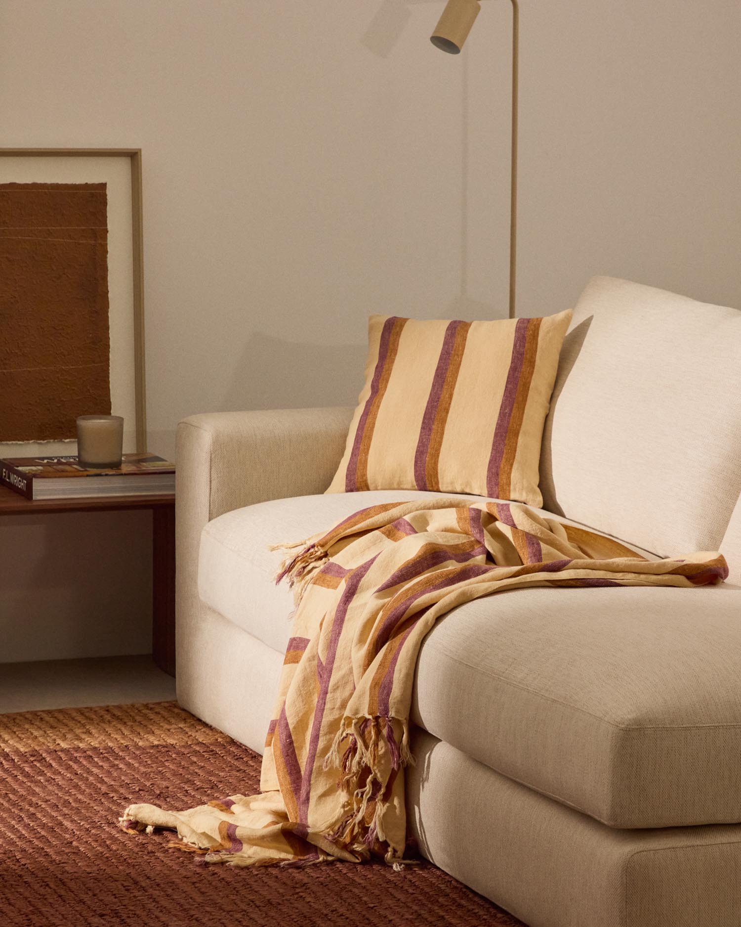 Verleihen Sie Ihrem Raum mit der Decke Arven aus 100 % Leinen (130 x 170 cm) von Kave Home einen Hauch von Eleganz und Farbe.