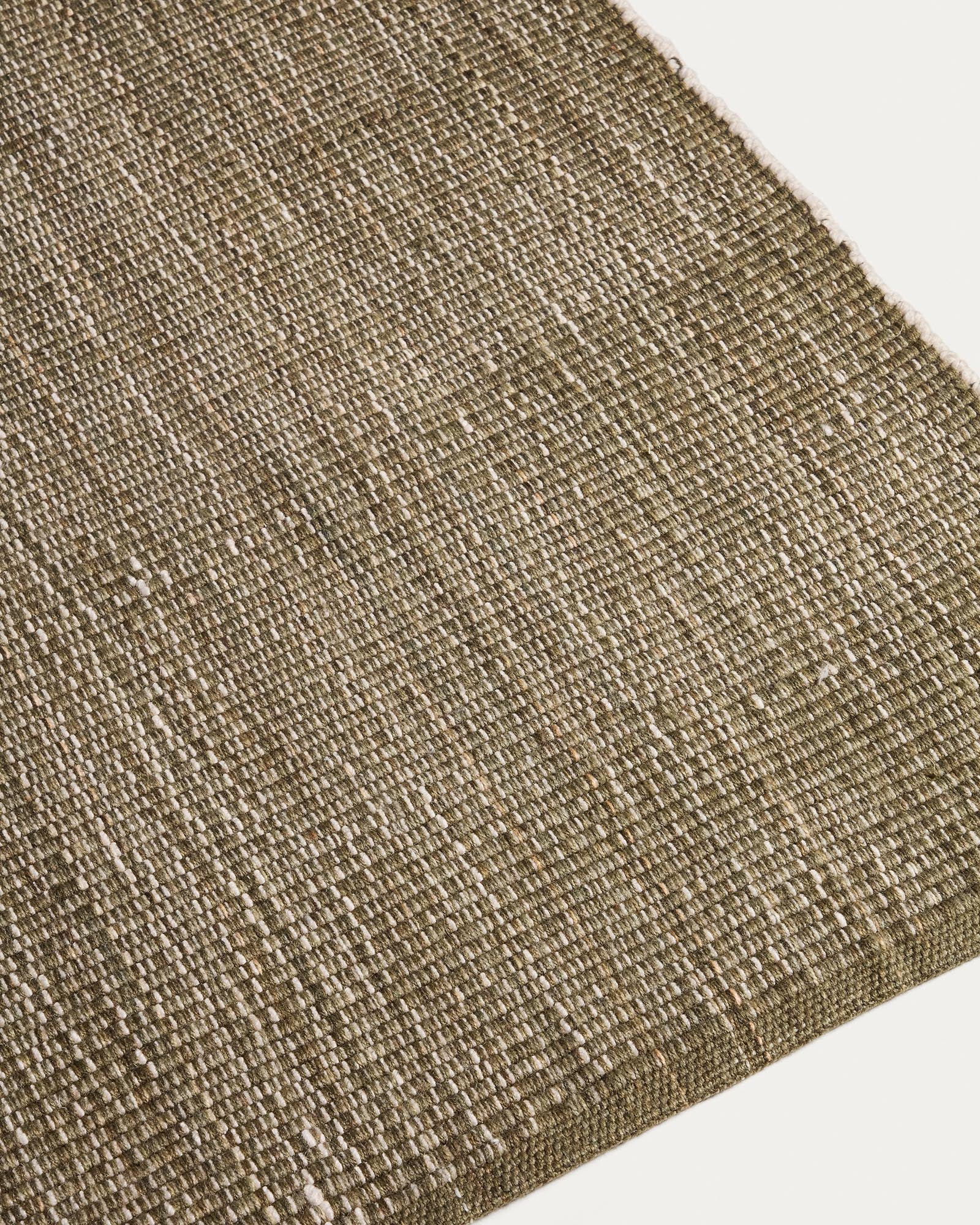 Eleganter Teppich Tirla in lebhaftem Grün, aus 100 % recyceltem PET, perfekt für moderne Innenräume, Größe 200 x 300 cm.