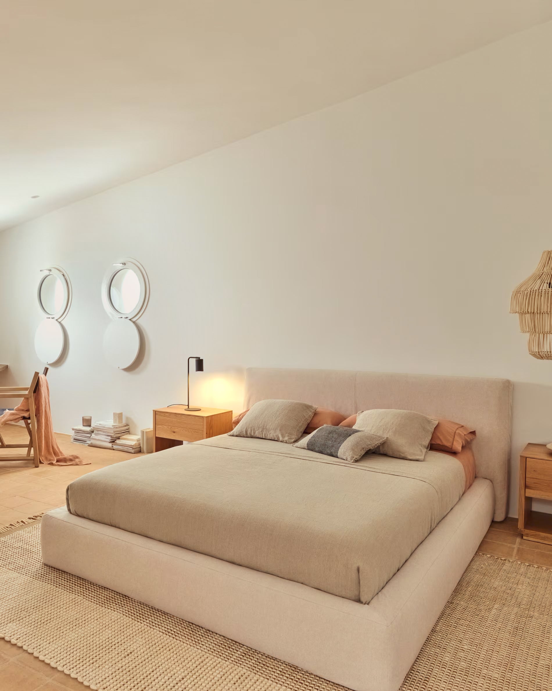 Tagesdecke Tandi aus 100 % Leinen in Beige für 150/160-cm-Betten in Natur präsentiert im Onlineshop von KAQTU Design AG. Wolldecke ist von Kave Home