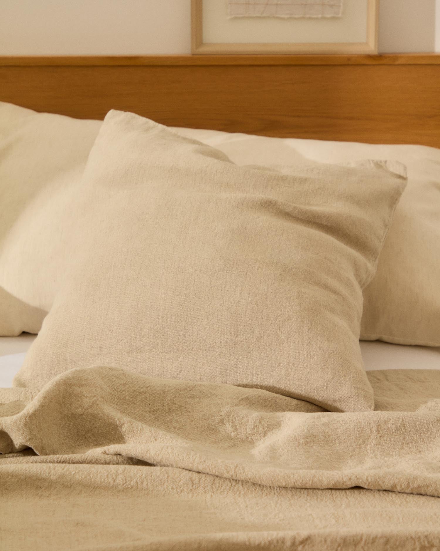 Entdecken Sie das Set Tandi: 2 elegante Kissenbezüge aus 100% Leinen in Beige, 50x50 cm, ideal für stilvolle Akzente in Ihrem Zuhause.