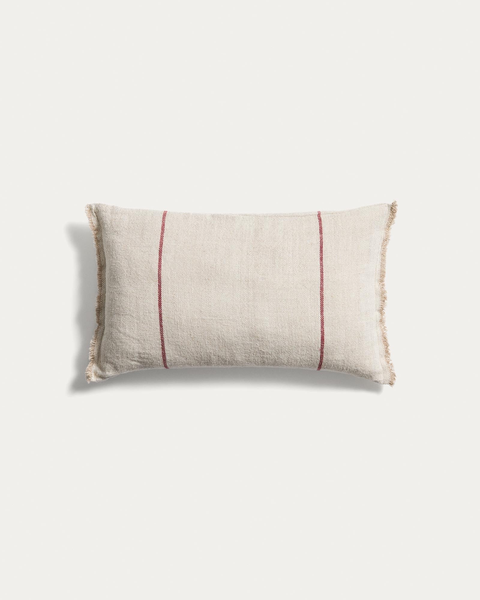 Kissenbezug Lidore aus beigem Leinen mit kontrastierenden roten Streifen, 30 x 50 cm in präsentiert im Onlineshop von KAQTU Design AG. Deko Kissenbezug ist von Kave Home