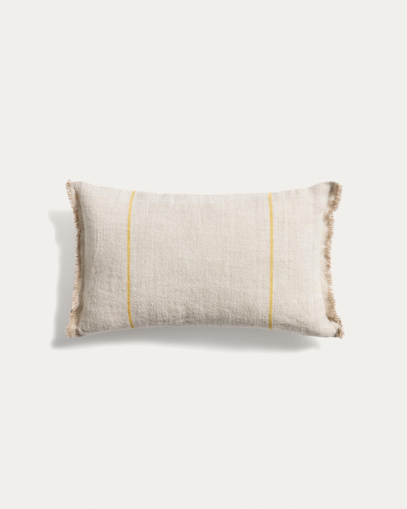Kissenbezug Lidore aus beigem Leinen mit kontrastierenden gelben Streifen, 30 x 50 cm in Gelb präsentiert im Onlineshop von KAQTU Design AG. Deko Kissenbezug ist von Kave Home