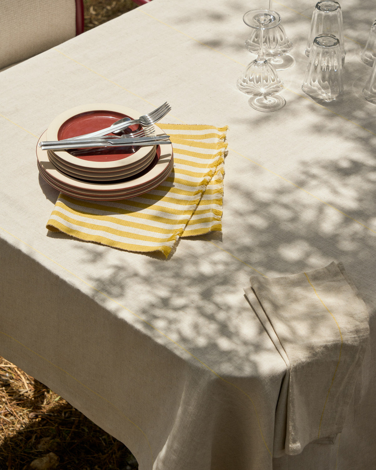 Set Daltan mit 2 Tischsets aus Baumwolle und Jute, gelb gestreift, 35 x 50 cm in Gelb präsentiert im Onlineshop von KAQTU Design AG. Tischset ist von Kave Home