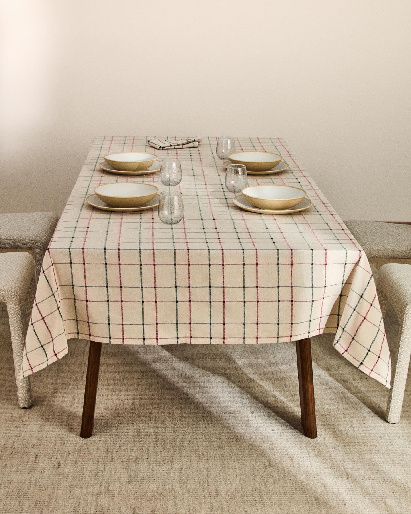 Tischdecke Aldelie aus 100 % Baumwolle mit Jacquardmuster, mehrfarbig 150 x 250 cm in Mehrfarbig präsentiert im Onlineshop von KAQTU Design AG. Tischdecke ist von Kave Home