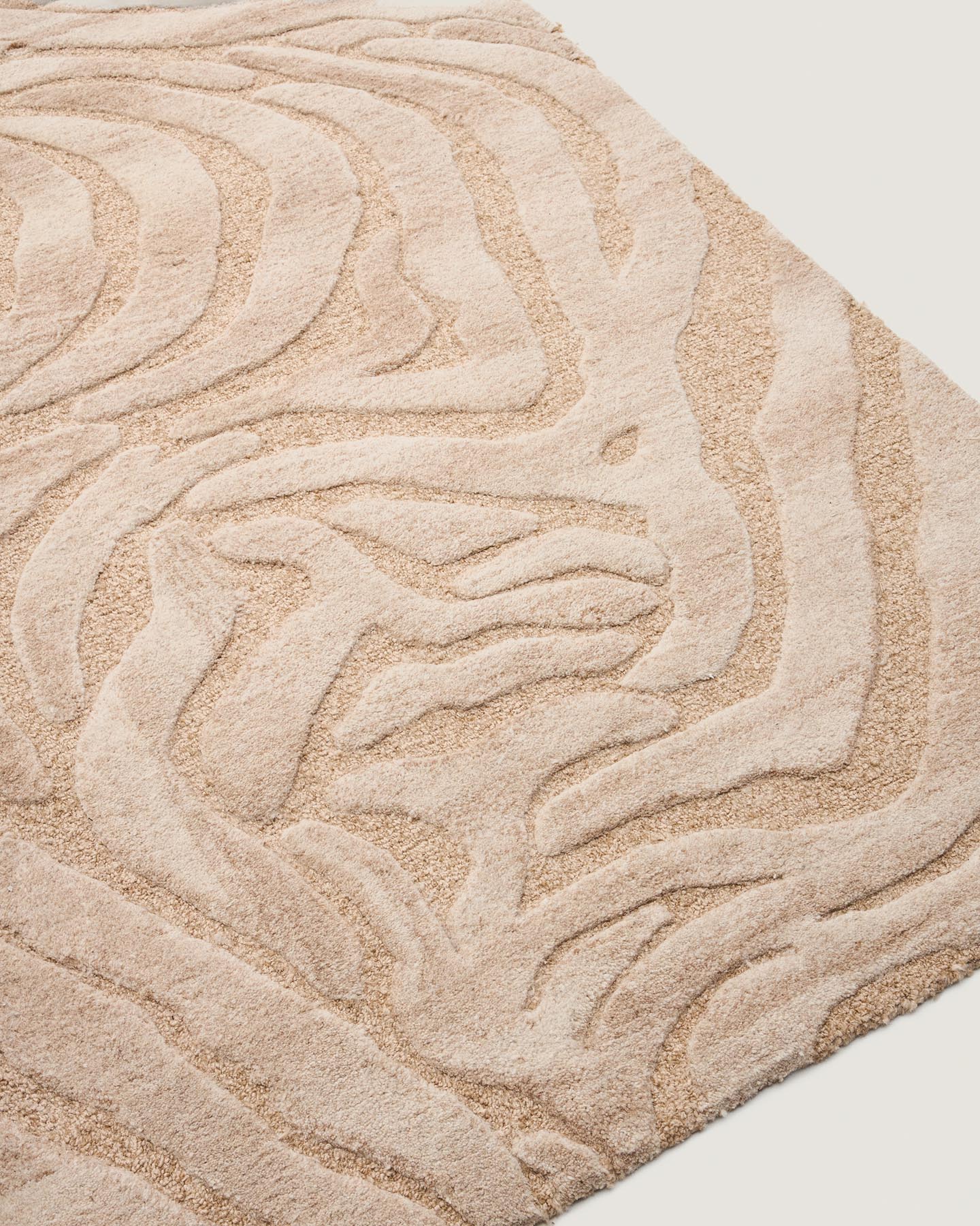 Wollteppich Tribet mit Jacquard-Zebramuster 160 X 230 cm in Beige präsentiert im Onlineshop von KAQTU Design AG. Teppich ist von Kave Home