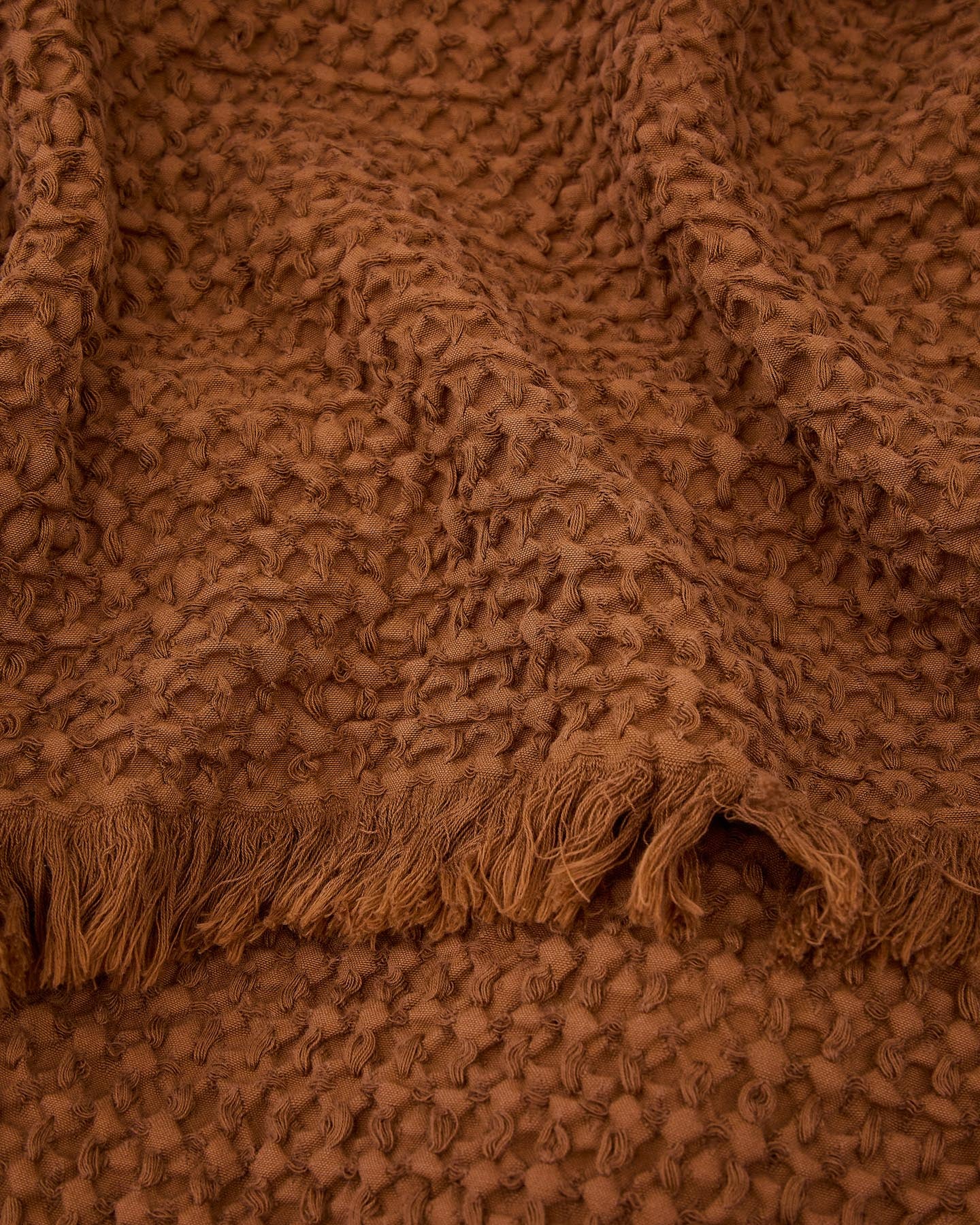 Decke Nulina aus 100% Baumwoll-Waffelpiqué in Dunkelorange 130 x 170 cm in Dunkelorange präsentiert im Onlineshop von KAQTU Design AG. Wolldecke ist von Kave Home