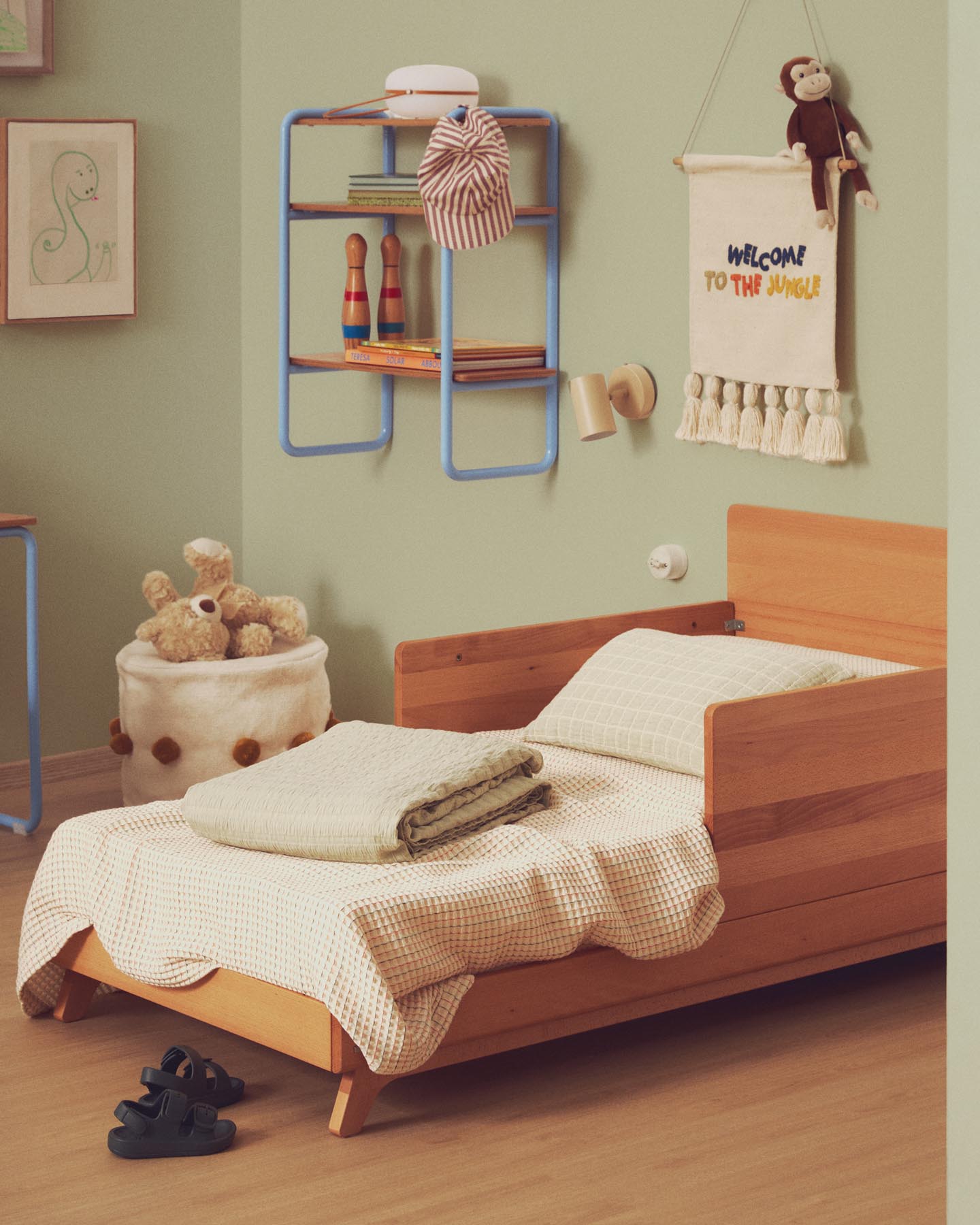 Tagesdecke Wufy aus 100 % Baumwoll-Waffelpiqué mit bunten Streifen für 90 cm Betten in Mehrfarbig präsentiert im Onlineshop von KAQTU Design AG. Wolldecke ist von Kave Home