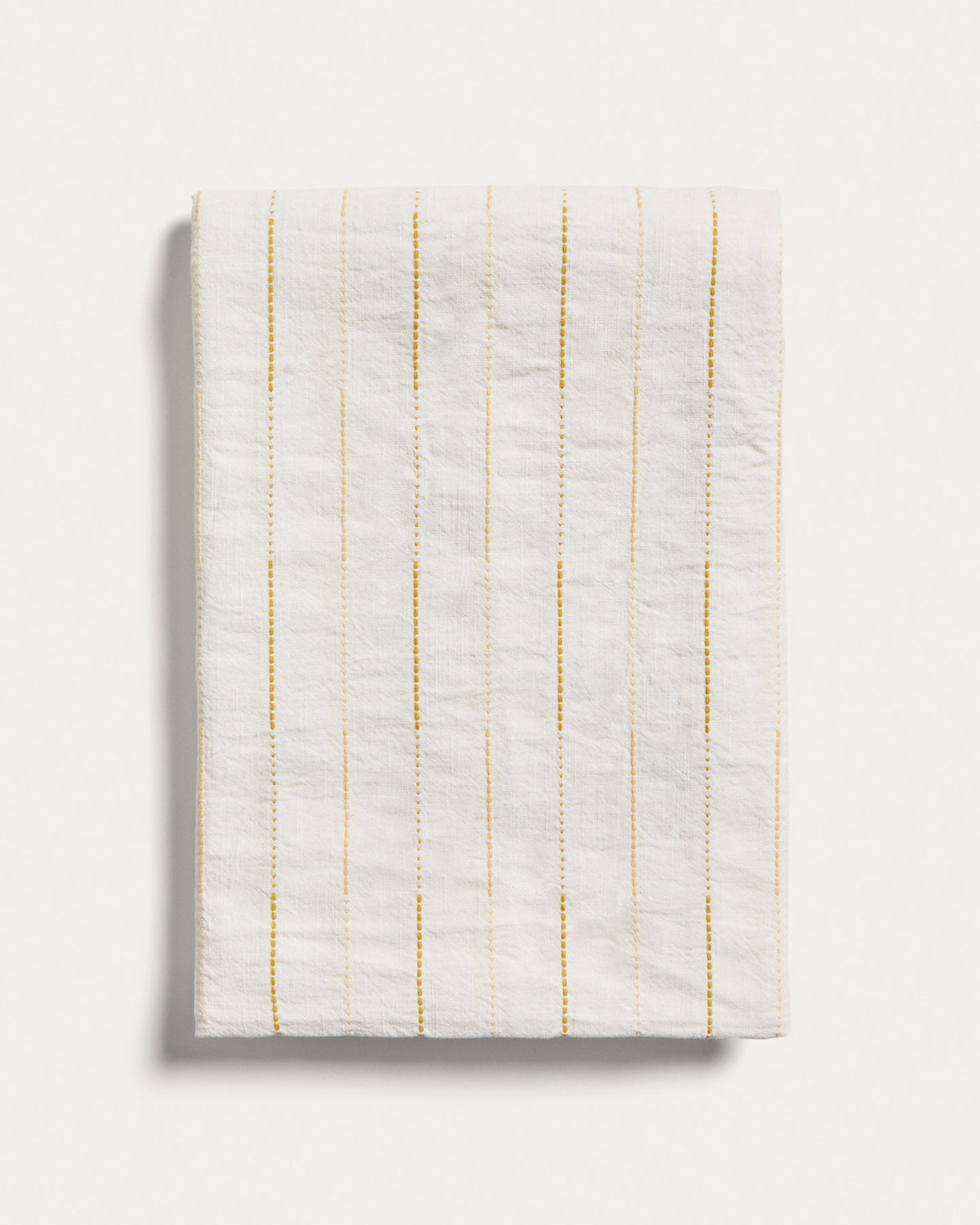 Tischdecke Anila aus Baumwolljacquard in Gelb, 170 x 170 cm in Weiss präsentiert im Onlineshop von KAQTU Design AG. Tischdecke ist von Kave Home