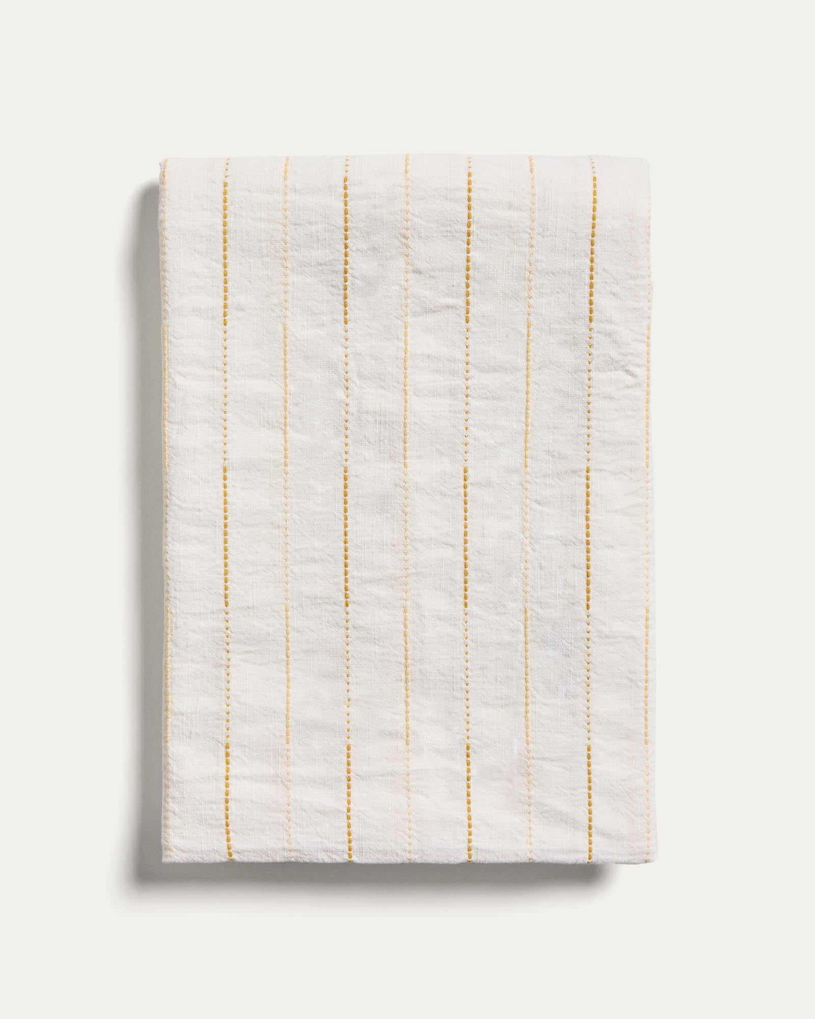 Tischdecke Anila aus Baumwolljacquard in Gelb, 170 x 170 cm in Weiss präsentiert im Onlineshop von KAQTU Design AG. Tischdecke ist von Kave Home