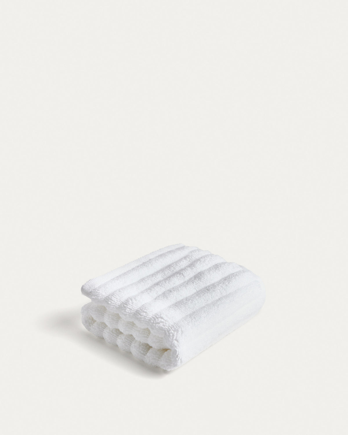 Toilettenhandtuch Navira aus 100 % Baumwolle, weiss, 30 x 50 cm in Weiss präsentiert im Onlineshop von KAQTU Design AG. Handtuch ist von Kave Home