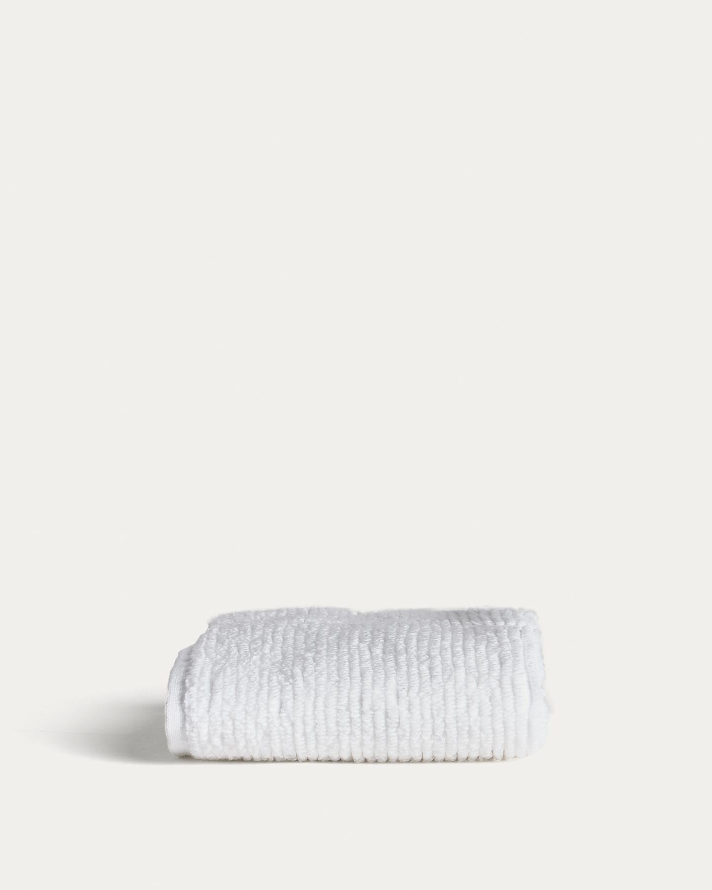 Toilettenhandtuch Olvira aus 100 % Baumwolle mit Jacquard-Muster, weiss, 30 x 50 cm in Weiss präsentiert im Onlineshop von KAQTU Design AG. Handtuch ist von Kave Home