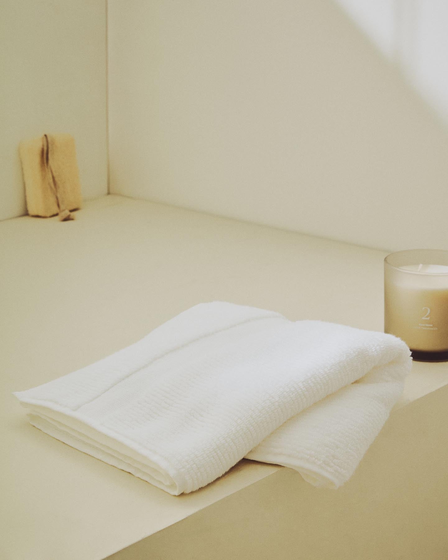 Toilettenhandtuch Olvira aus 100 % Baumwolle mit Jacquard-Muster, weiss, 30 x 50 cm in Weiss präsentiert im Onlineshop von KAQTU Design AG. Handtuch ist von Kave Home