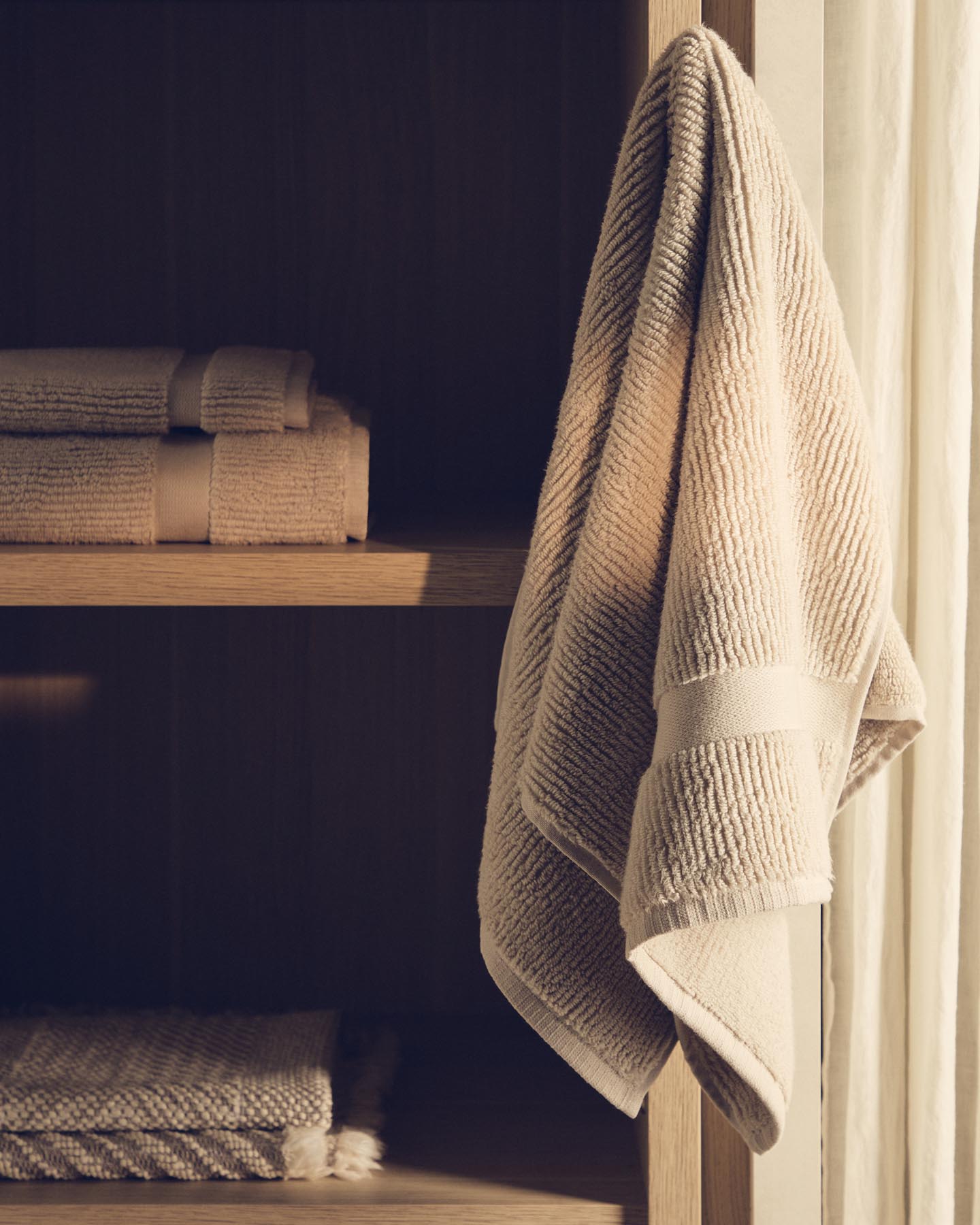Handtuch Olvira aus 100 % Baumwolle mit Jacquard-Muster, beige, 50 x 90 cm in Beige präsentiert im Onlineshop von KAQTU Design AG. Handtuch ist von Kave Home