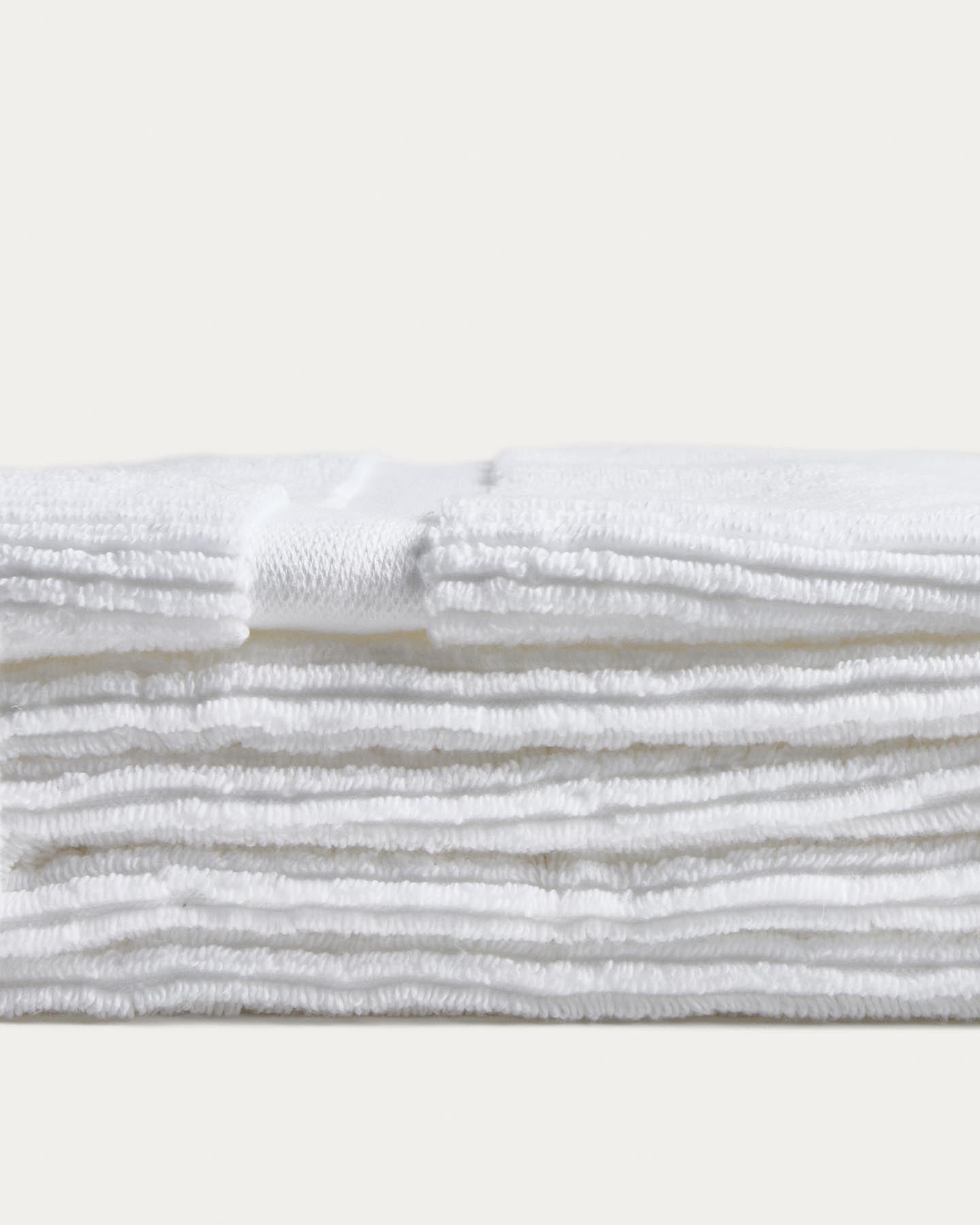 Badetuch Olvira aus 100 % Baumwolle mit Jacquard-Muster, weiss, 70 x 140 cm in Weiss präsentiert im Onlineshop von KAQTU Design AG. Handtuch ist von Kave Home