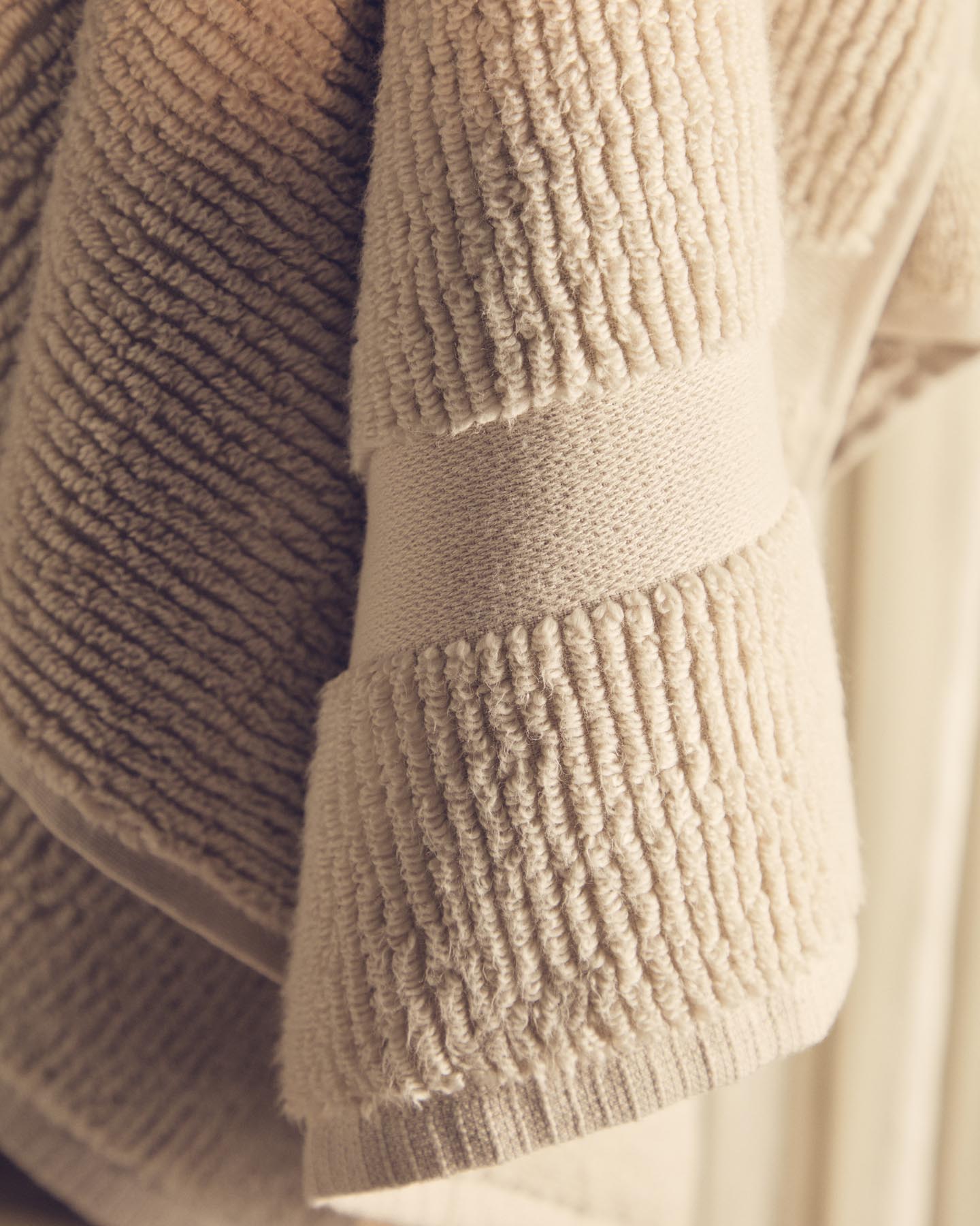 Badetuch Olvira aus 100 % Baumwolle mit Jacquard-Muster, beige, 70 x 140 cm in Beige präsentiert im Onlineshop von KAQTU Design AG. Handtuch ist von Kave Home