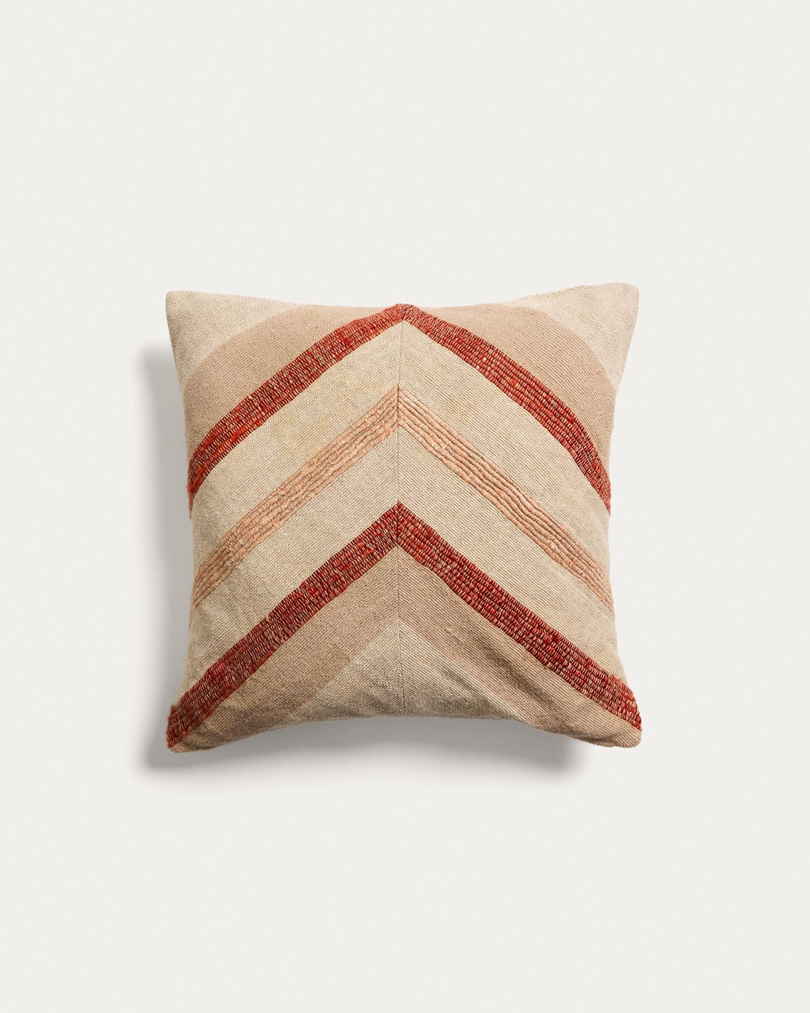 Kissenbezug Taraia aus Baumwolle und Viskose in Terracotta und Beige 45 x 45 cm in Beige präsentiert im Onlineshop von KAQTU Design AG. Deko Kissenbezug ist von Kave Home