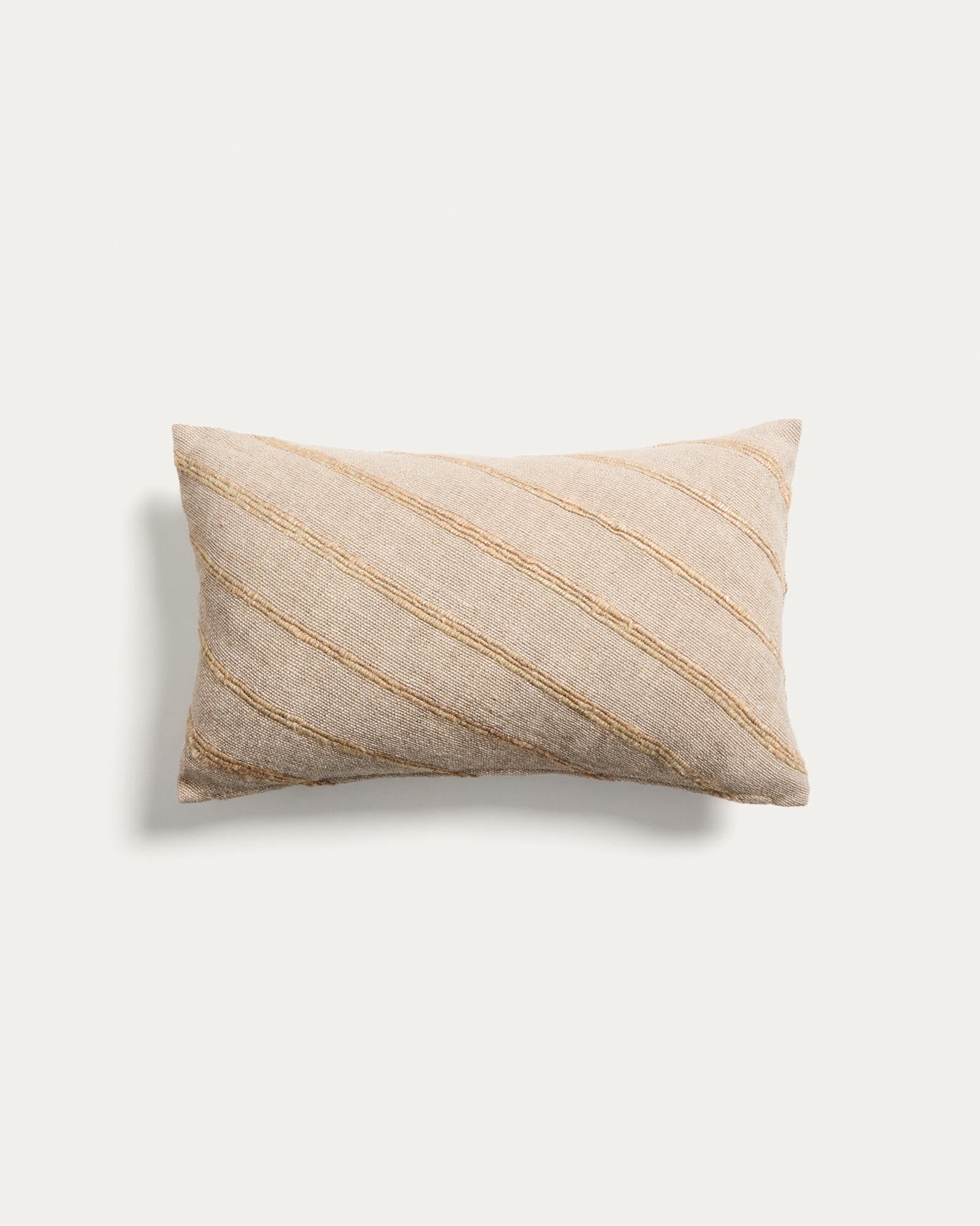 Kissenbezug Riena aus Baumwolle und Viskose in Beige, 30 x 50 cm in Beige präsentiert im Onlineshop von KAQTU Design AG. Deko Kissenbezug ist von Kave Home