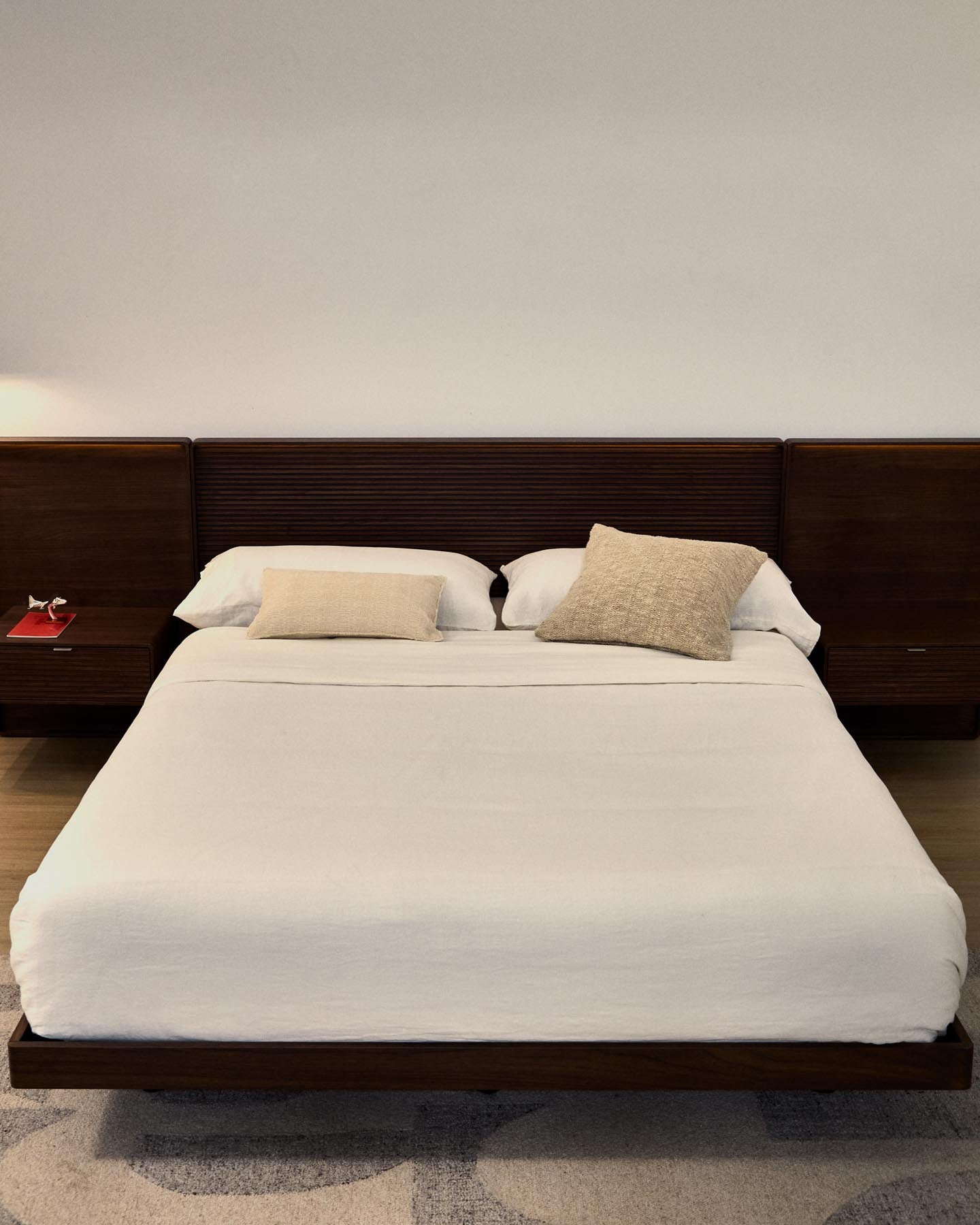 Set Simmel aus Bett- und Kopfkissenbezug aus Baumwolle und Leinen in Ecru für 180-cm-Betten in Ecru präsentiert im Onlineshop von KAQTU Design AG. Bettwäsche ist von Kave Home