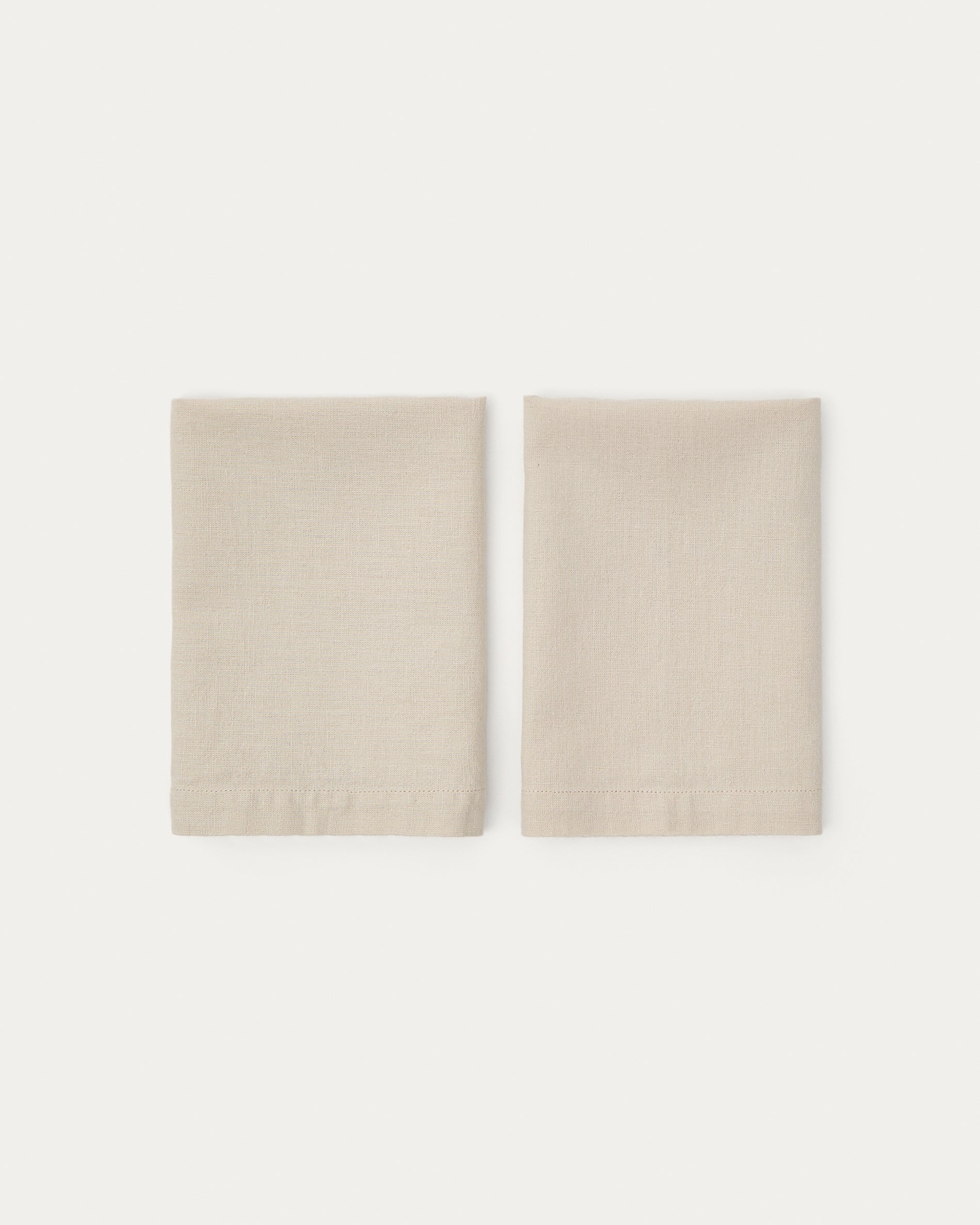 Set Aldine mit zwei Servietten aus Baumwolle und Leinen in Steingrau in Steinfarben präsentiert im Onlineshop von KAQTU Design AG. Servietten ist von Kave Home