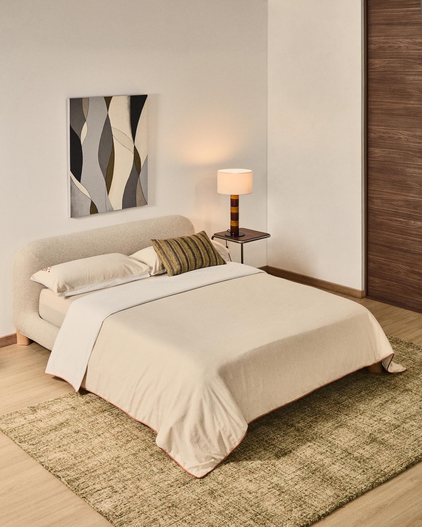 Set Virelda aus Bett- und Kopfkissenbezug aus Baumwolle und Leinen in Ecru Beige mit Stickereidetail für 150-cm-Betten in Beige präsentiert im Onlineshop von KAQTU Design AG. Bettwäsche ist von Kave Home