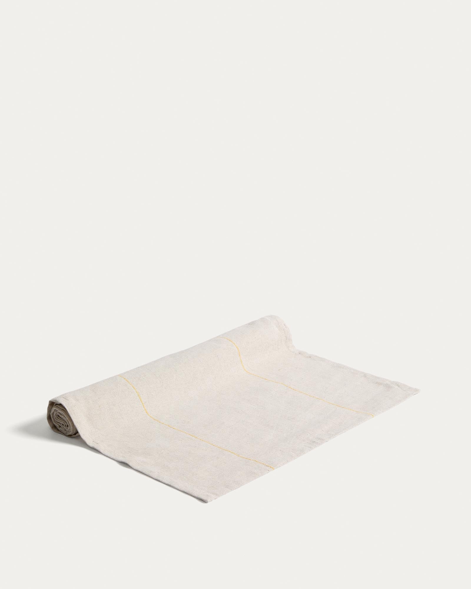 Tischläufer Ulaen aus Baumwolle und Leinen in Beige mit gelben Streifen, 50 x 150 cm in Gelb präsentiert im Onlineshop von KAQTU Design AG. Tischdecke ist von Kave Home