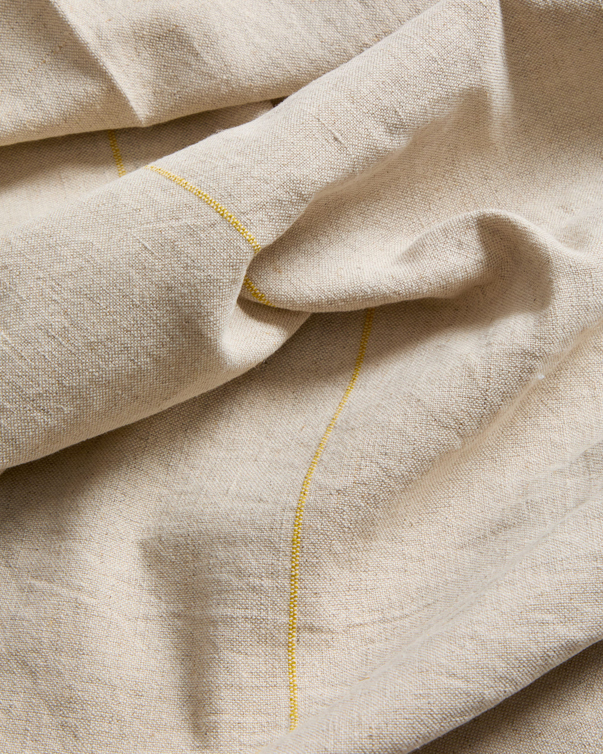 Tischläufer Ulaen aus Baumwolle und Leinen in Beige mit gelben Streifen, 50 x 150 cm in Gelb präsentiert im Onlineshop von KAQTU Design AG. Tischdecke ist von Kave Home