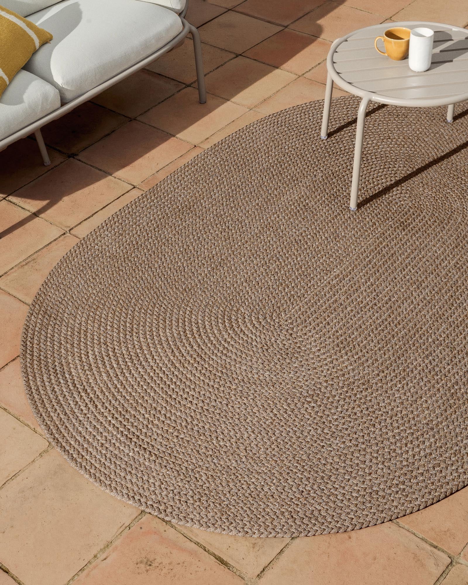 Beiger Outdoor Teppich Despas aus Synthetikfaser, 160 x 230 cm, ideal für Garten und Terrasse, stilvolles Design von Kave Home.