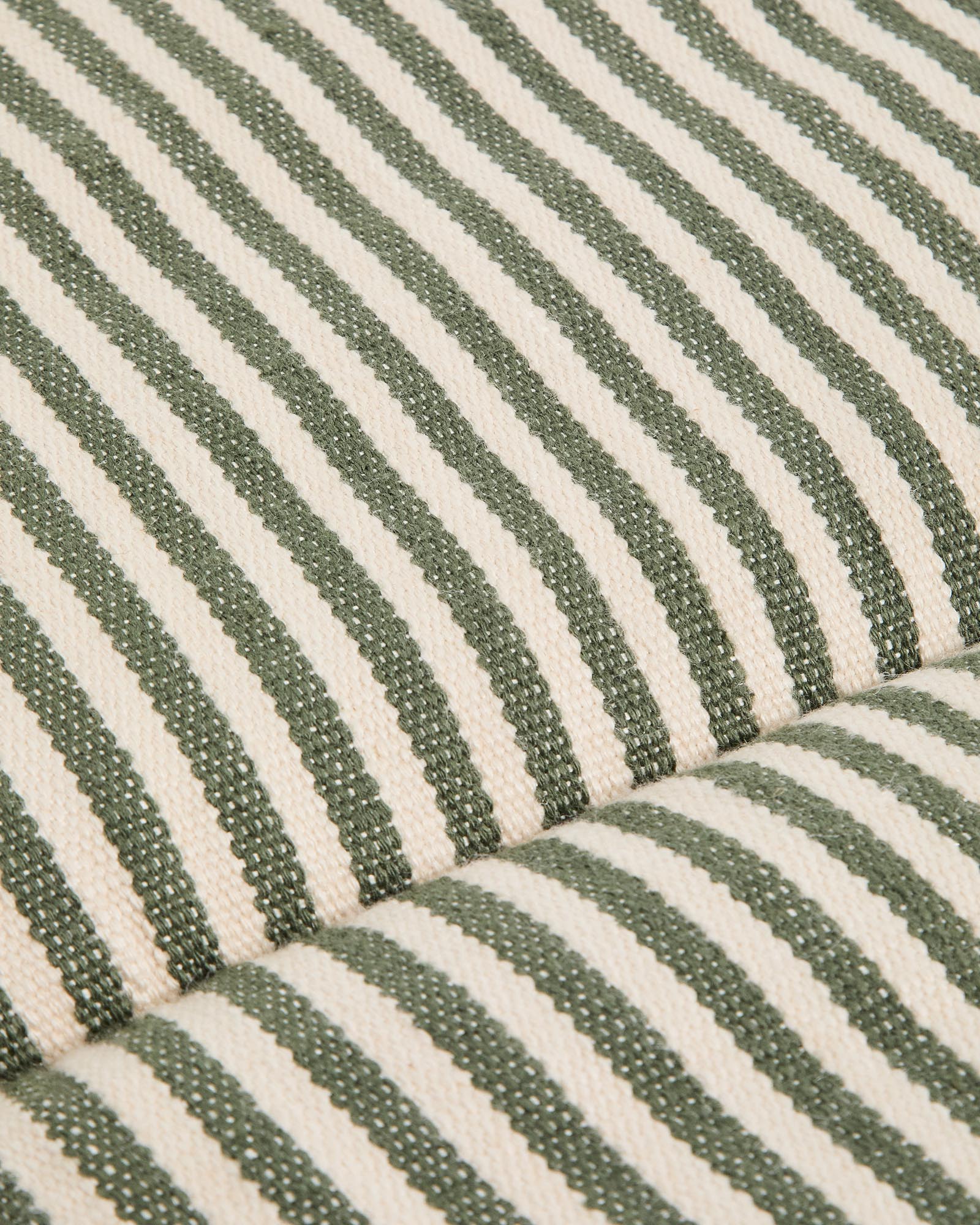 Grünes, gestreiftes Sonnenliegekissen Dirome aus 100 % PET, ideal für den Außenbereich, Maße 50 x 175 cm, von Kave Home.