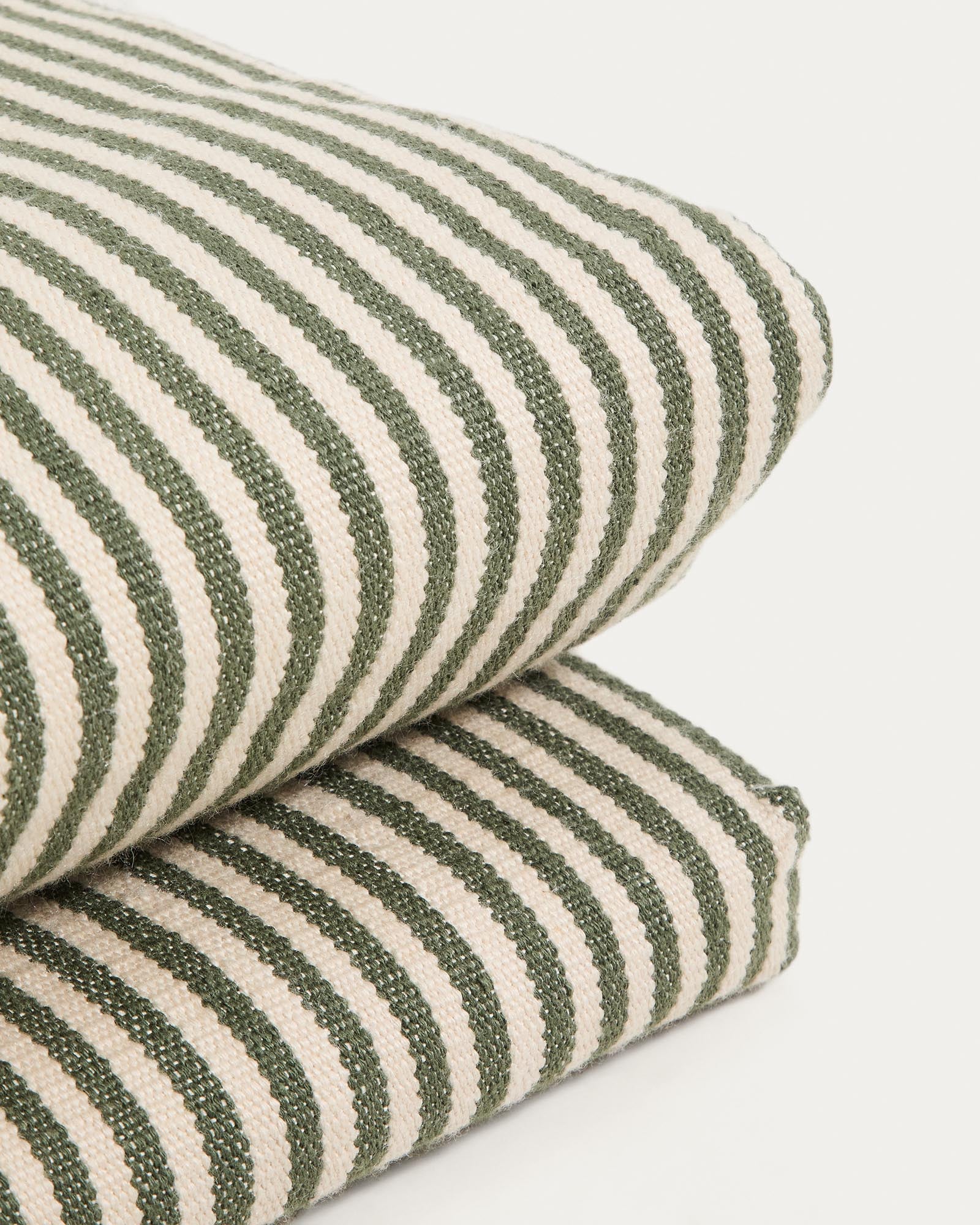 Stylisches Sonnenliegekissen in grün mit Streifen, aus 100 % PET, ideal für Garten und Terrasse, Maße 50 x 175 cm, für gemütliche Entspannung.