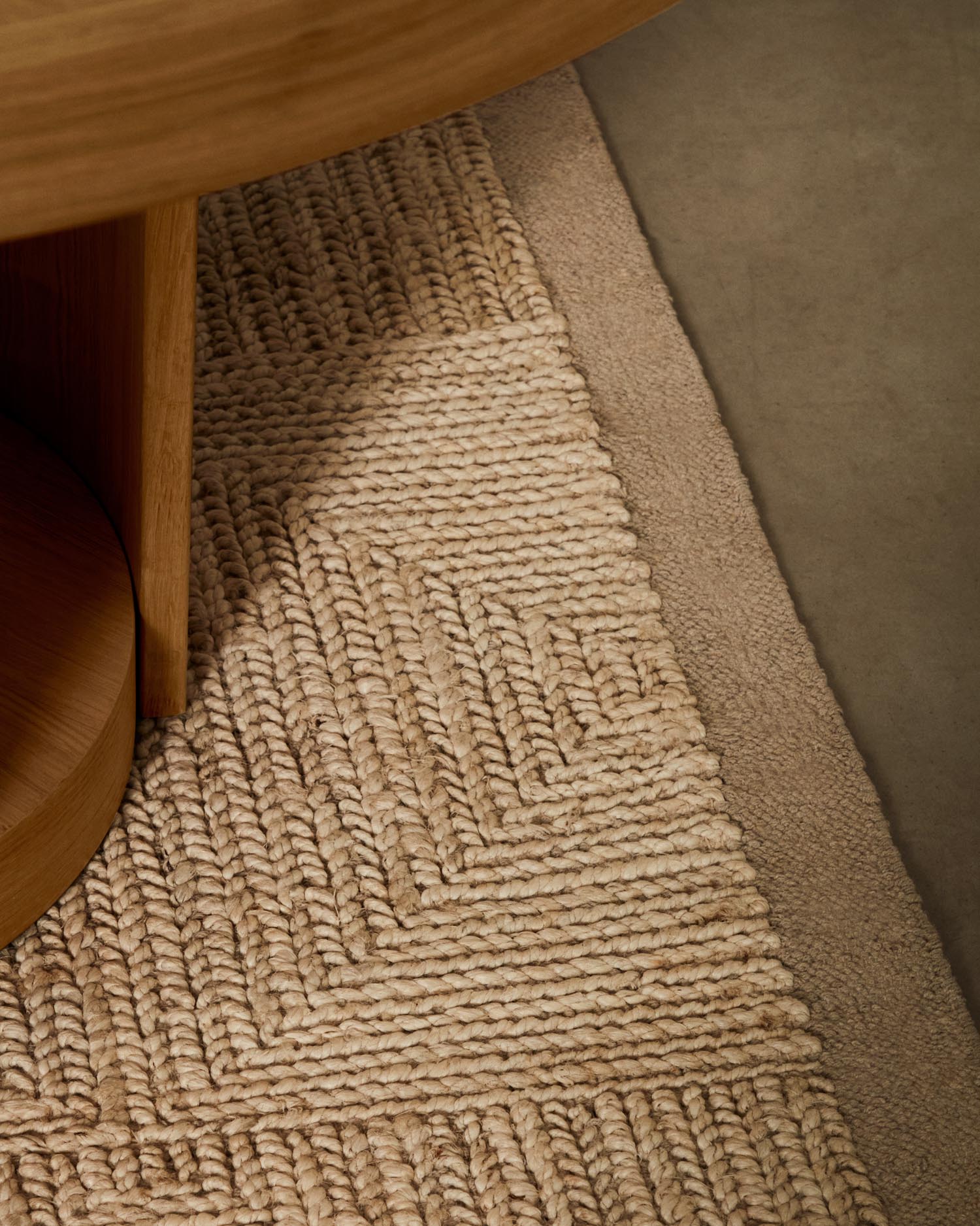 Eleganter Sicali Jute-Teppich in Weiss, 160x230 cm, von Kave Home. Natürliches Design für stilvolle Wohnräume.