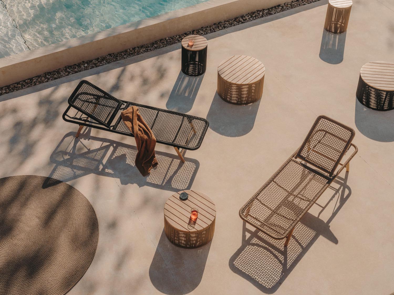 Moderner runder Teppich Despas, Ø 200 cm, beige, aus robusten synthetischen Fasern, ideal für vielseitige Wohnräume.