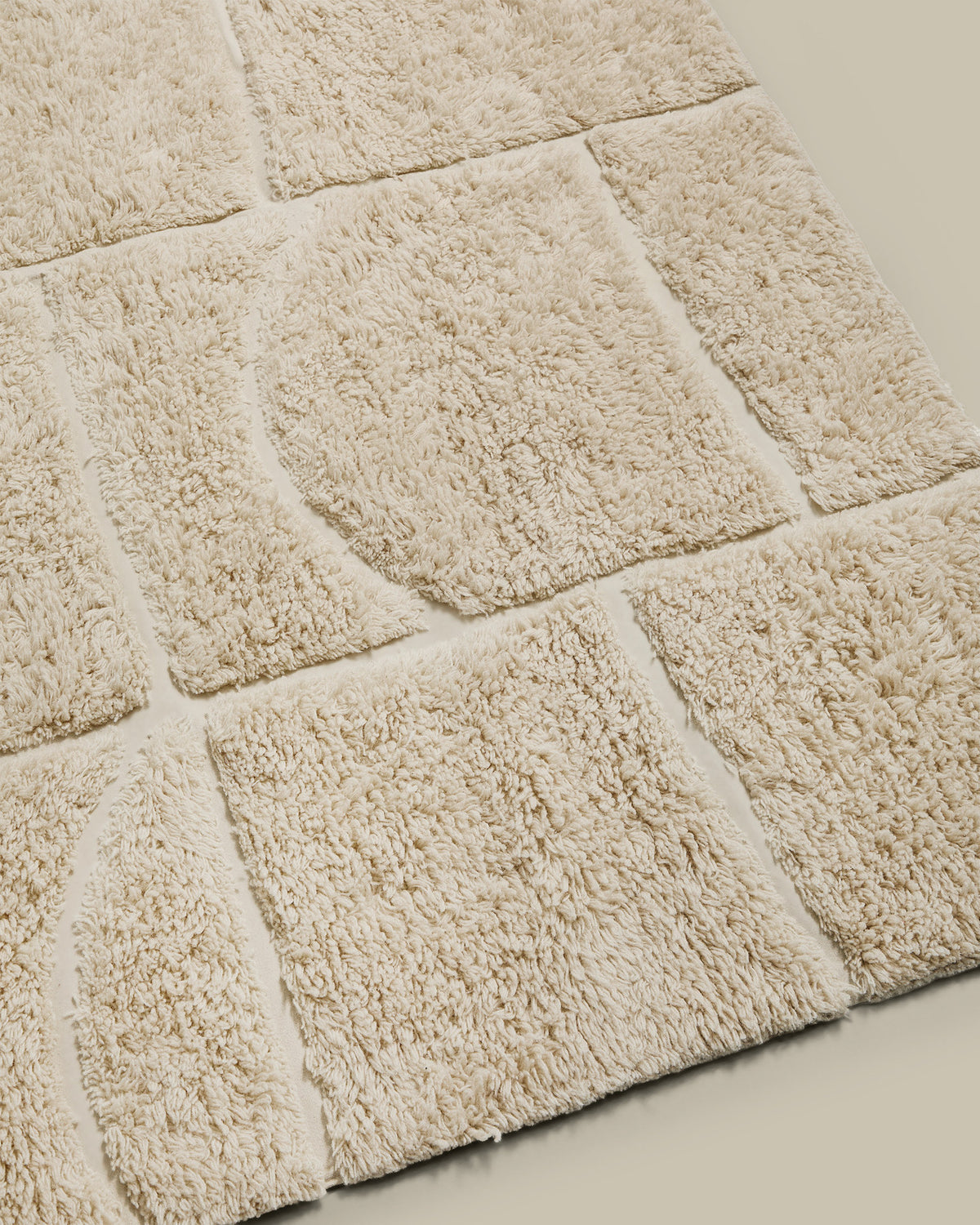 Teppich Nak Jacquard aus Wolle ecru 200 x 300 cm in Beige präsentiert im Onlineshop von KAQTU Design AG. Teppich ist von Kave Home