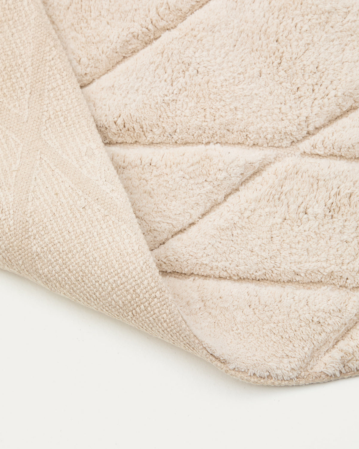 Badematte Nyana aus Baumwolle weiss 50 x 70 cm in Ecru präsentiert im Onlineshop von KAQTU Design AG. Badematte ist von Kave Home