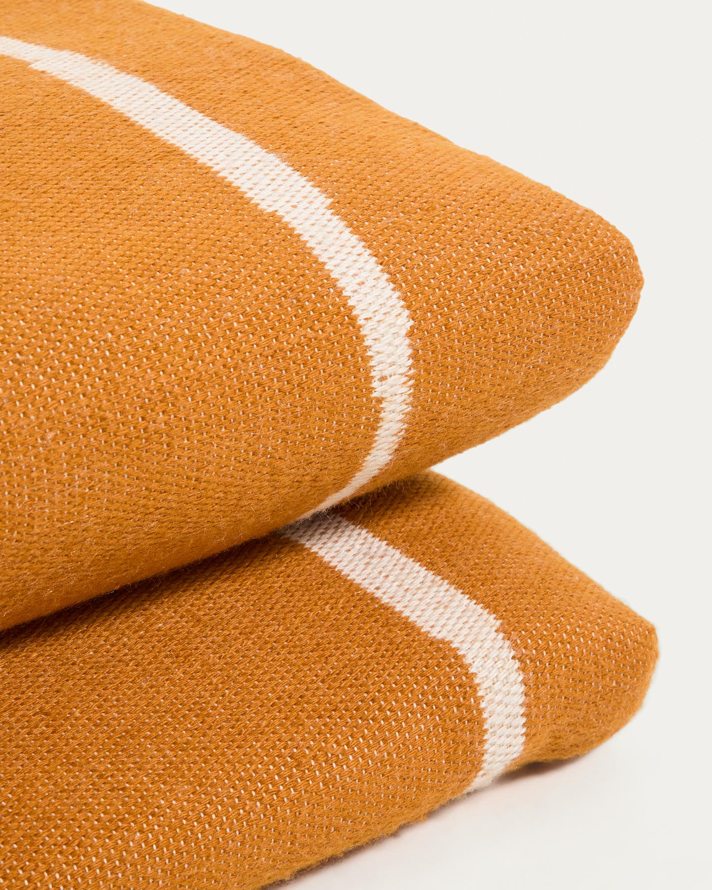 Sonnenliegekissen Daila mit Ikat-Muster 100 % PET orange 50 x 175 cm in Orange präsentiert im Onlineshop von KAQTU Design AG. Sitzkissen ist von Kave Home