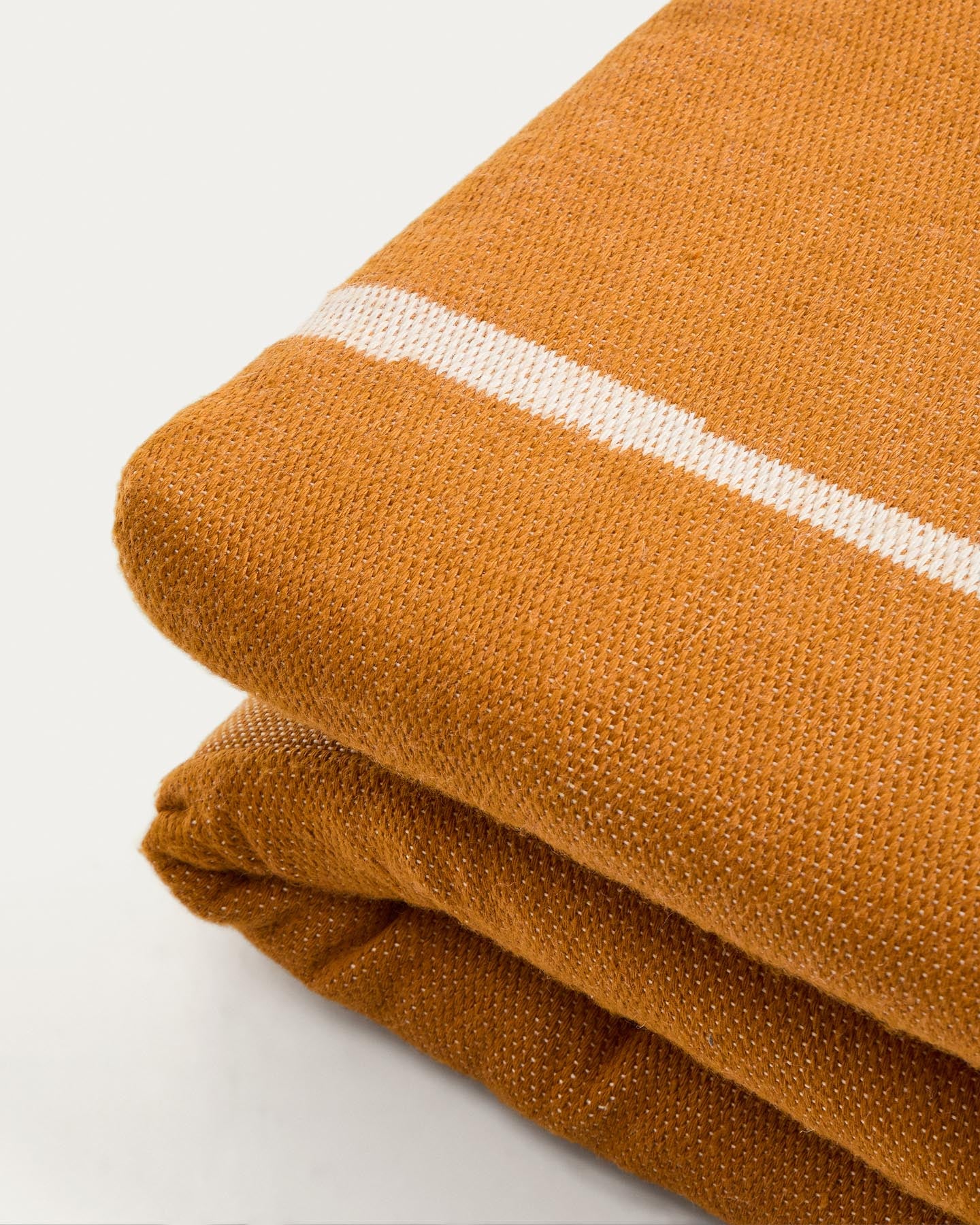 Sonnenliegekissen Daila mit Ikat-Muster 100 % PET orange 50 x 175 cm in Orange präsentiert im Onlineshop von KAQTU Design AG. Sitzkissen ist von Kave Home