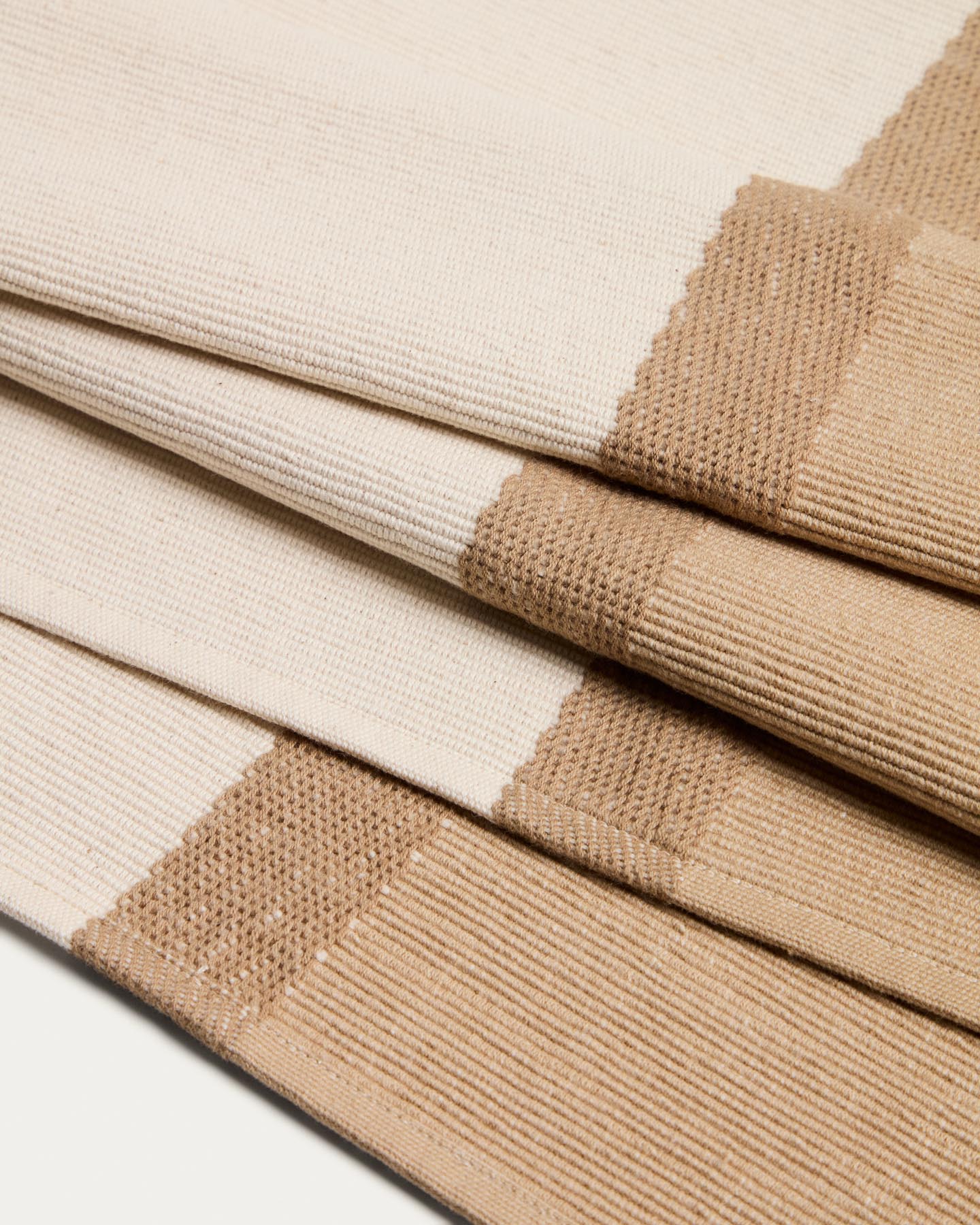 Tischläufer Tari aus 100% Baumwolle beige 50 x 150 cm in Beige präsentiert im Onlineshop von KAQTU Design AG. Tischtuch ist von Kave Home