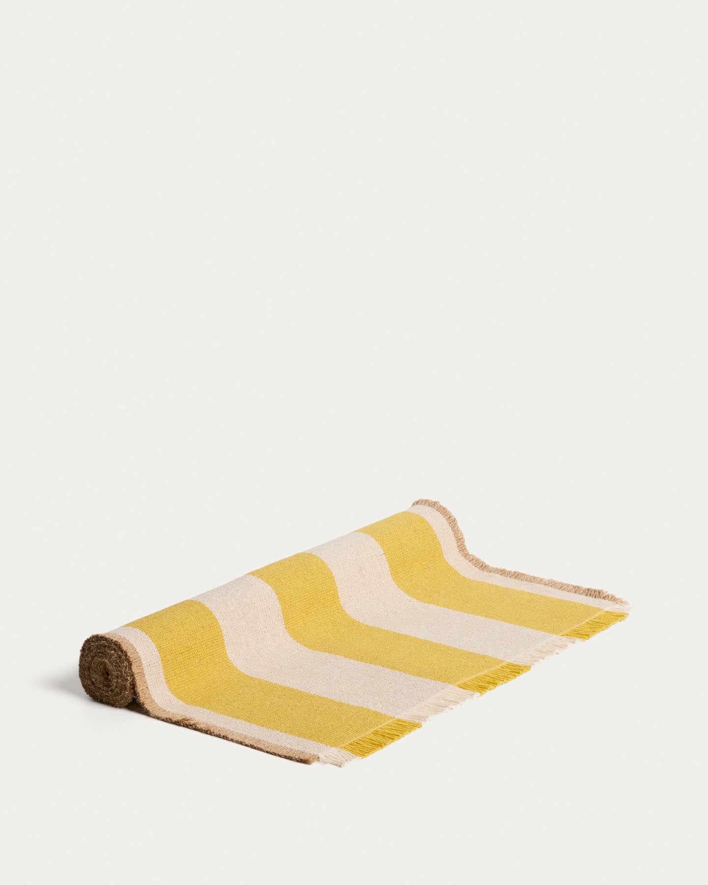 Tischläufer Daltan aus Baumwolle und Jute, gelb gestreift, 50 x 150 cm in Gelb präsentiert im Onlineshop von KAQTU Design AG. Tischtuch ist von Kave Home