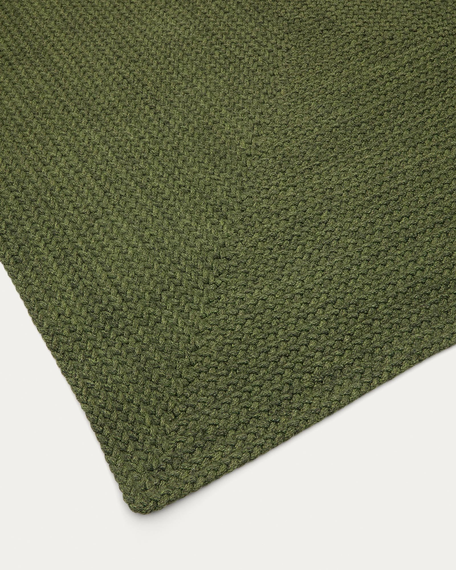 Grüner Outdoor Teppich Despas aus Synthetikfaser, 200 x 300 cm, ideal für Garten und Terrasse, stilvolles Design von Kave Home.