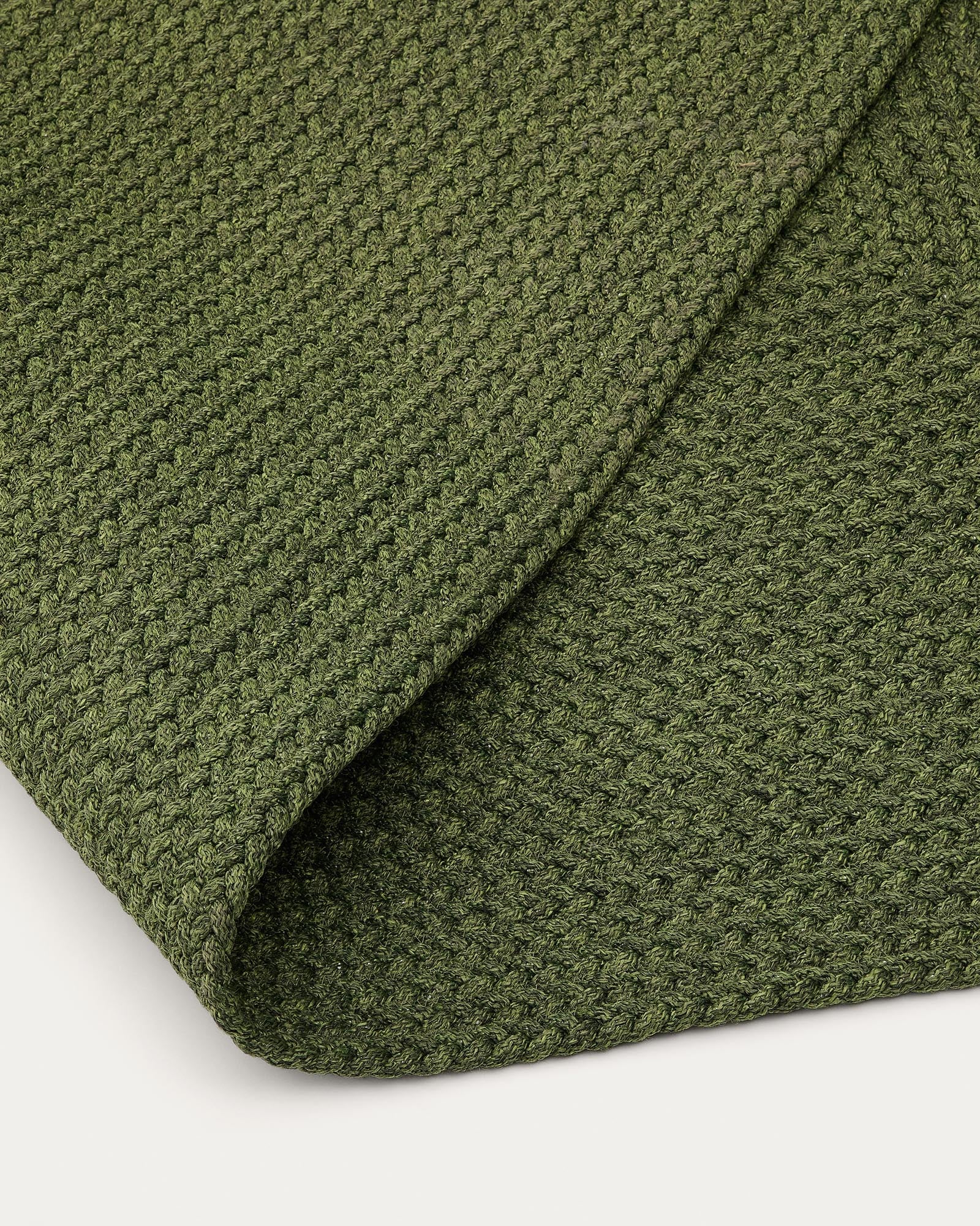 Eleganter grüner Outdoor-Teppich Despas aus strapazierfähigen Synthetikfasern, ideal für Garten und Terrasse, Maße 200 x 300 cm.