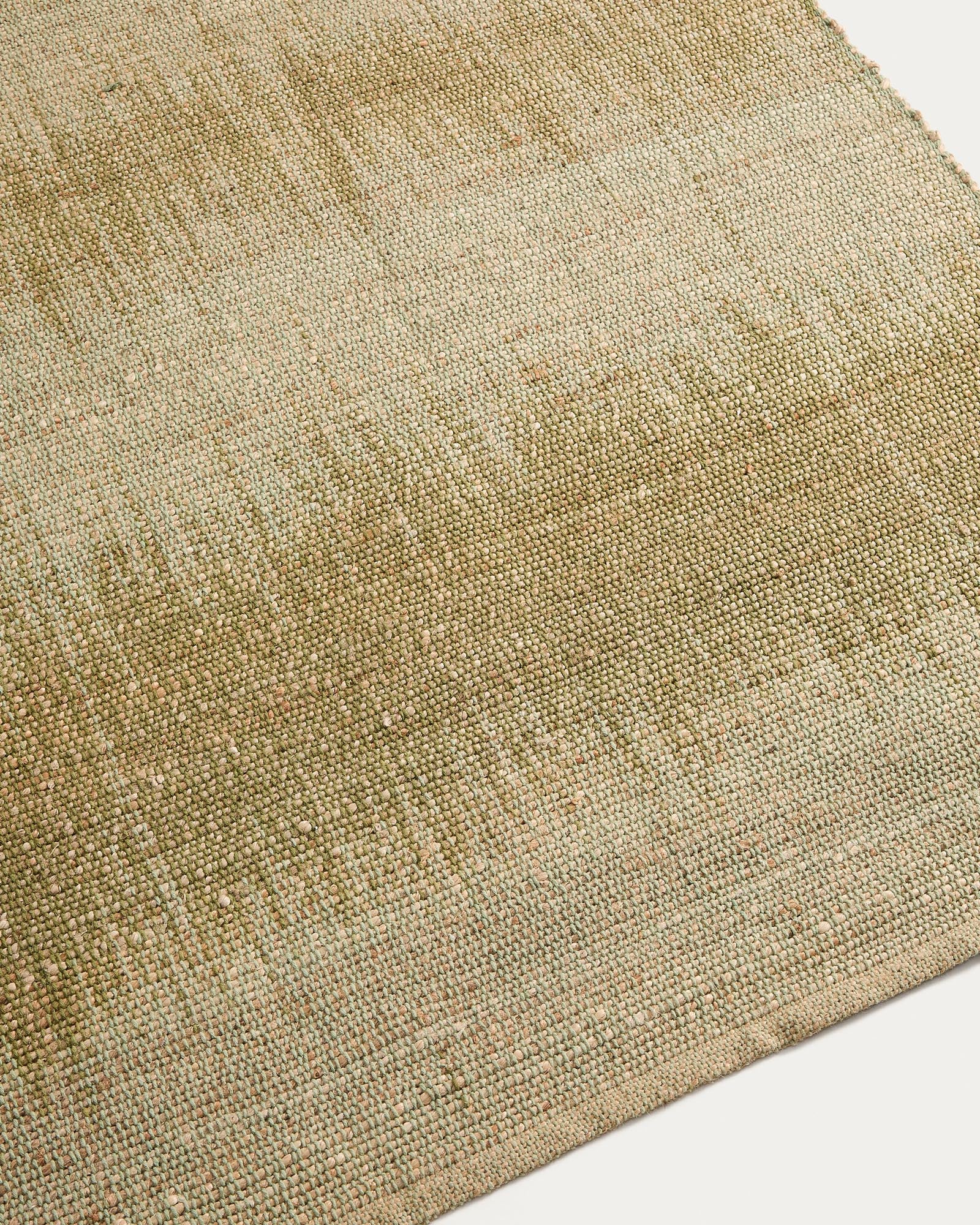 Grüner Jute-Teppich Lirmo 160 x 230 cm, ideal für den Außenbereich, stilvoll und robust, von Kave Home, perfekt für Terrassen und Gärten.