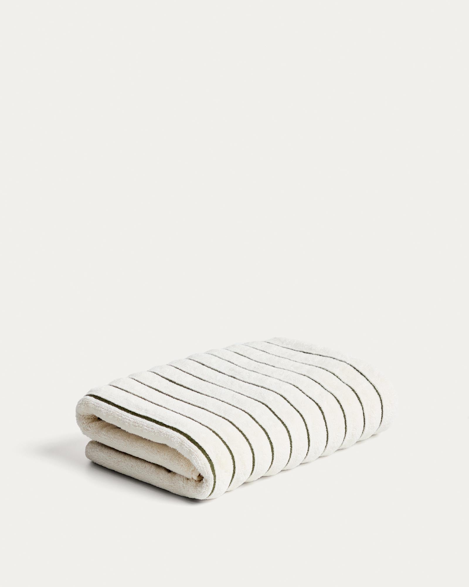 Handtuch Dorane aus 100 % Baumwolle mit grünen Streifen 70 x 140 cm in Grün präsentiert im Onlineshop von KAQTU Design AG. Handtuch ist von Kave Home