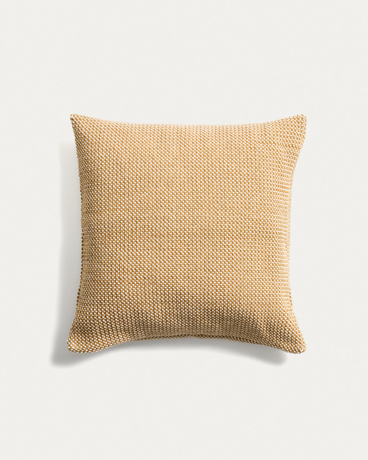 Kissenbezug Narida aus 100 % Baumwolljacquard in Senfgelb, 50 x 50 cm in Senfgelb präsentiert im Onlineshop von KAQTU Design AG. Deko Kissenbezug ist von Kave Home