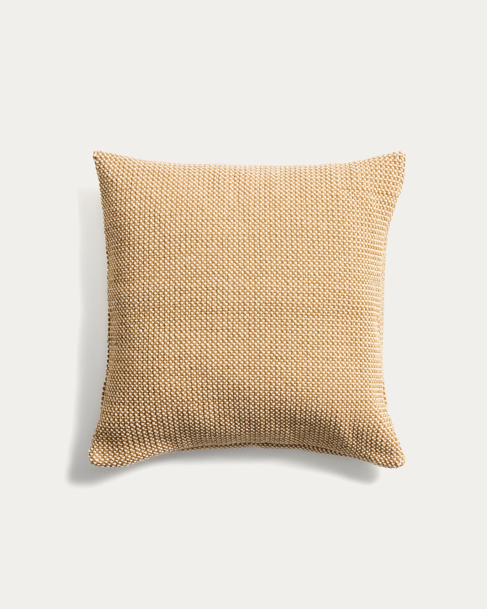 Kissenbezug Narida aus 100 % Baumwolljacquard in Senfgelb, 50 x 50 cm in Senfgelb präsentiert im Onlineshop von KAQTU Design AG. Deko Kissenbezug ist von Kave Home