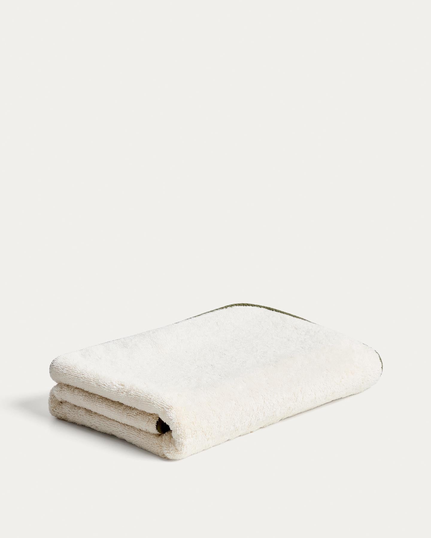 Handtuch Sedora aus 100 % Baumwolle mit grünem Kontrastdetail 100 x 150 cm in Grün präsentiert im Onlineshop von KAQTU Design AG. Handtuch ist von Kave Home