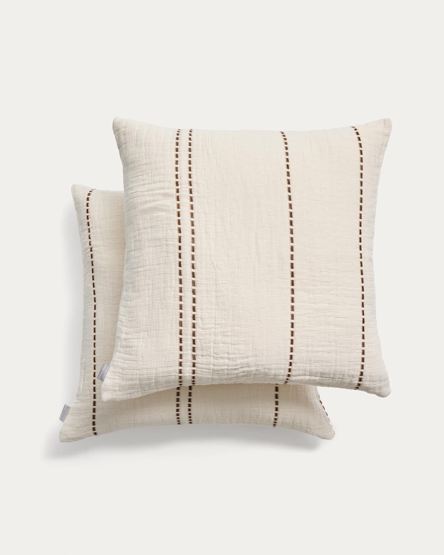 Set Siloda mit 2 Kissenbezügen aus beige gestreifter Doppelgaze aus Baumwolle, 50 x 50 cm in Beige präsentiert im Onlineshop von KAQTU Design AG. Deko Kissenbezug ist von Kave Home
