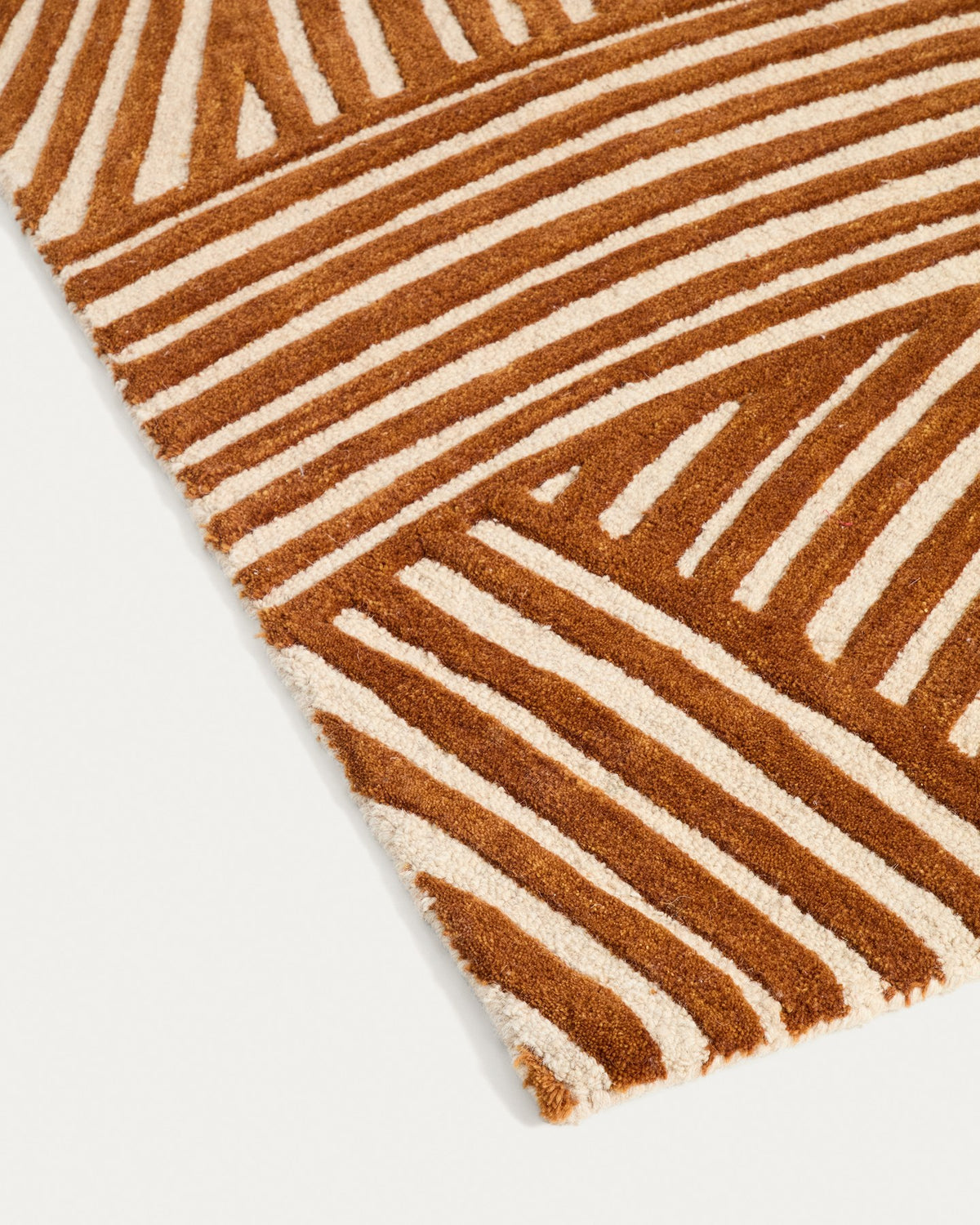 Handgewebter Wollteppich in Beige und Kupfer mit Jacquardmuster, Grösse 200 x 300 cm, aus 100% Wolle gefertigt.