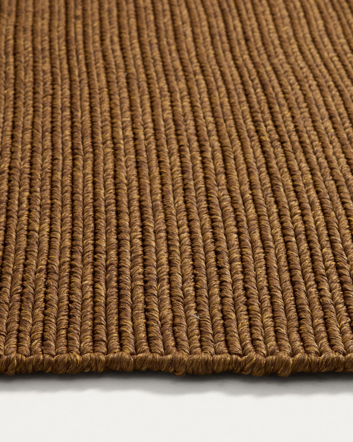 Brauner Outdoor Teppich Turiane aus 100% Polypropylen, 200 x 300 cm, mit Minigeflechtstruktur und wendbarem Design.